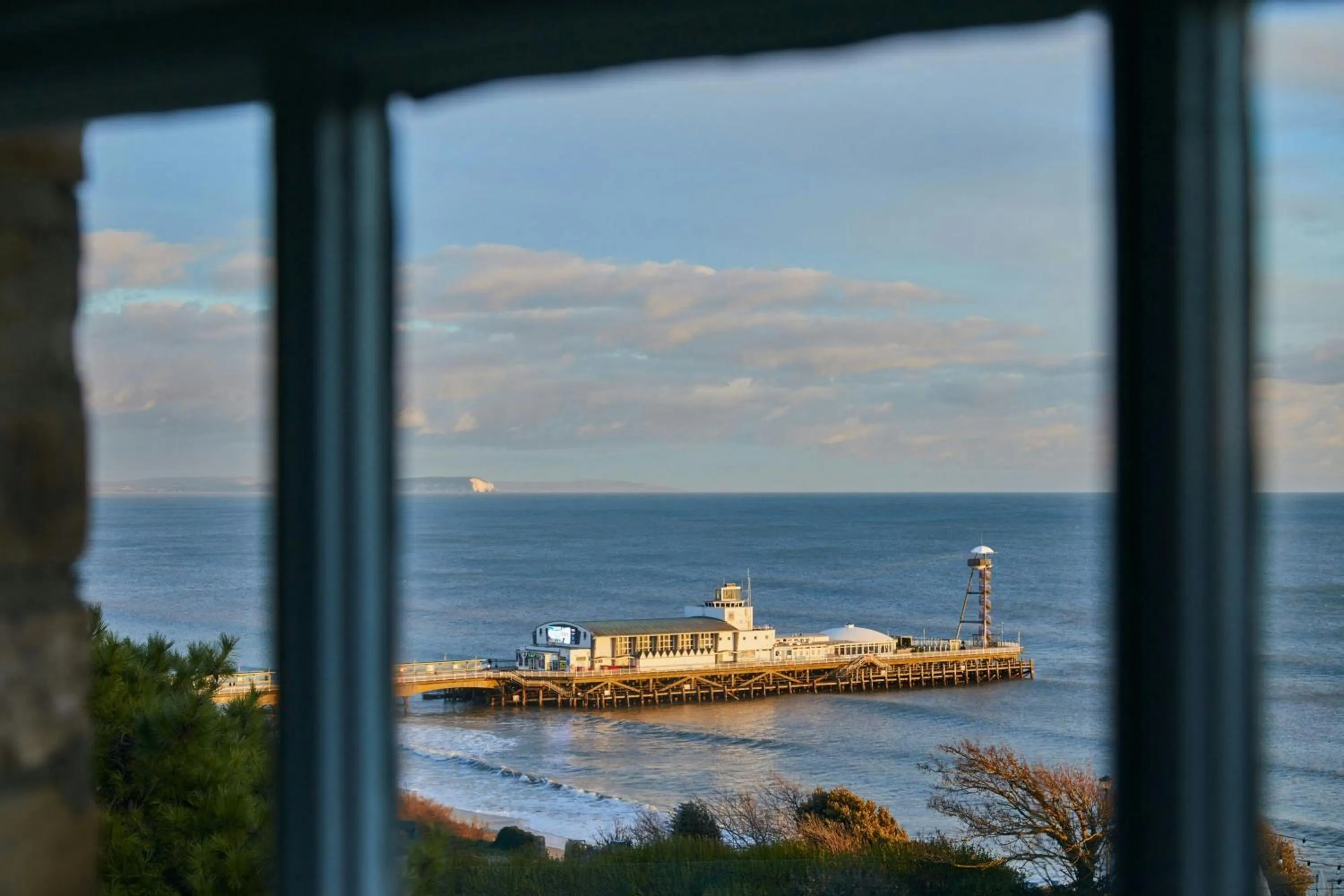 Photo of the whole room in Bournemouth Highcliff Marriott Hotel