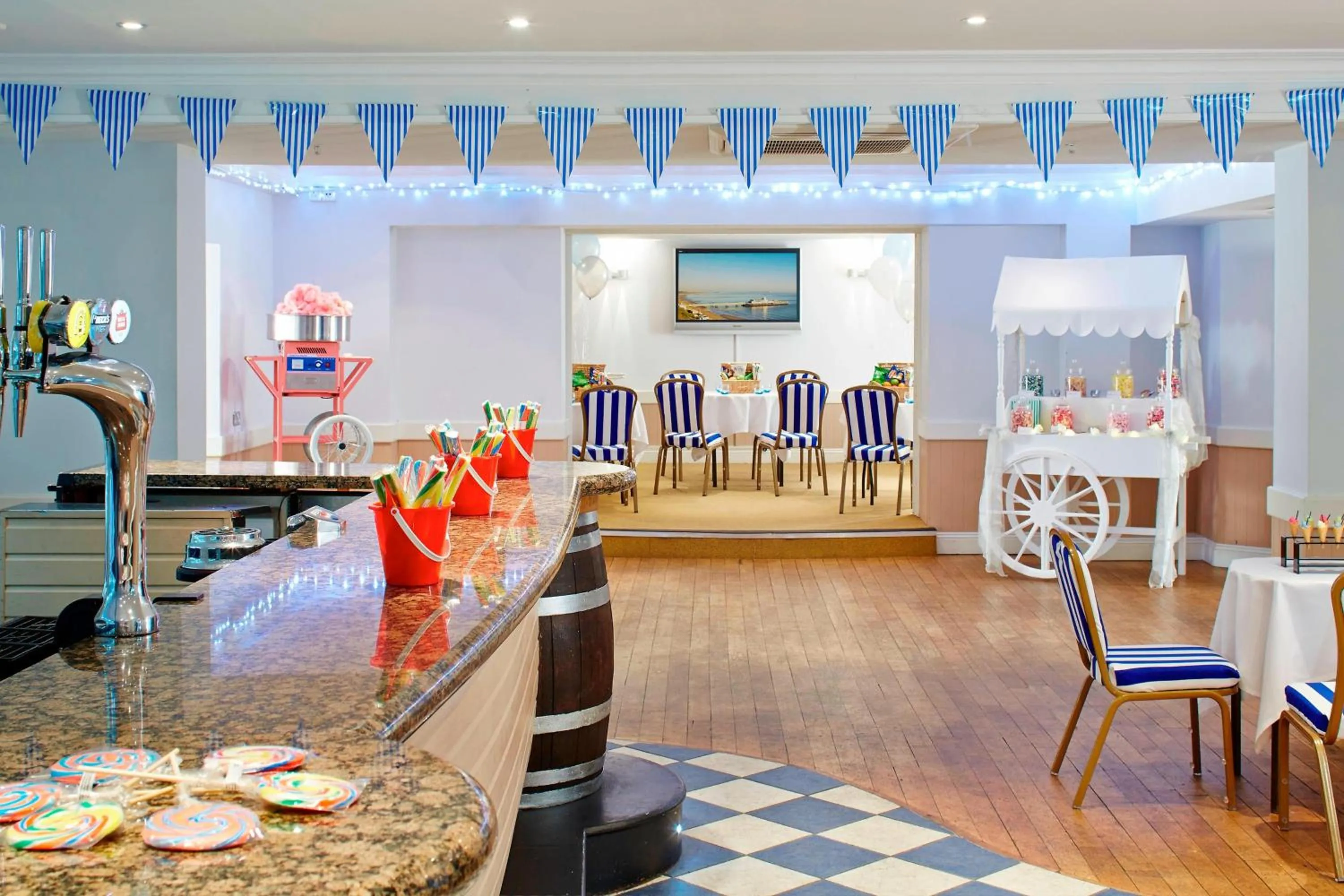 Lounge or bar in Bournemouth Highcliff Marriott Hotel