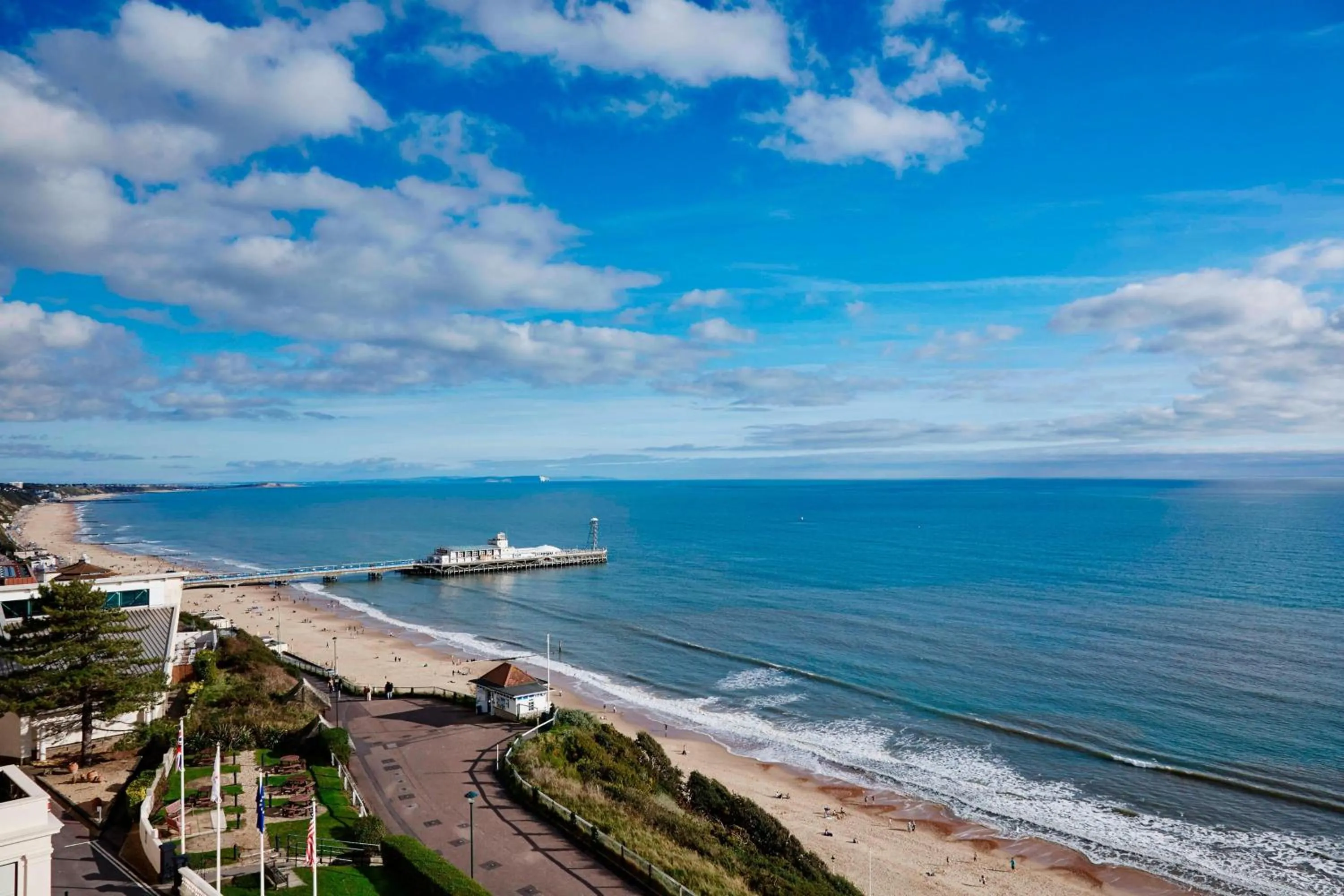 Property building in Bournemouth Highcliff Marriott Hotel