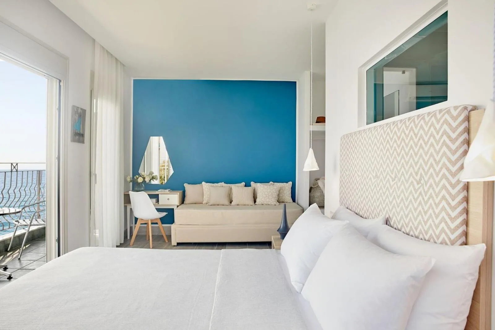 Bed in Hotel Alkyonis