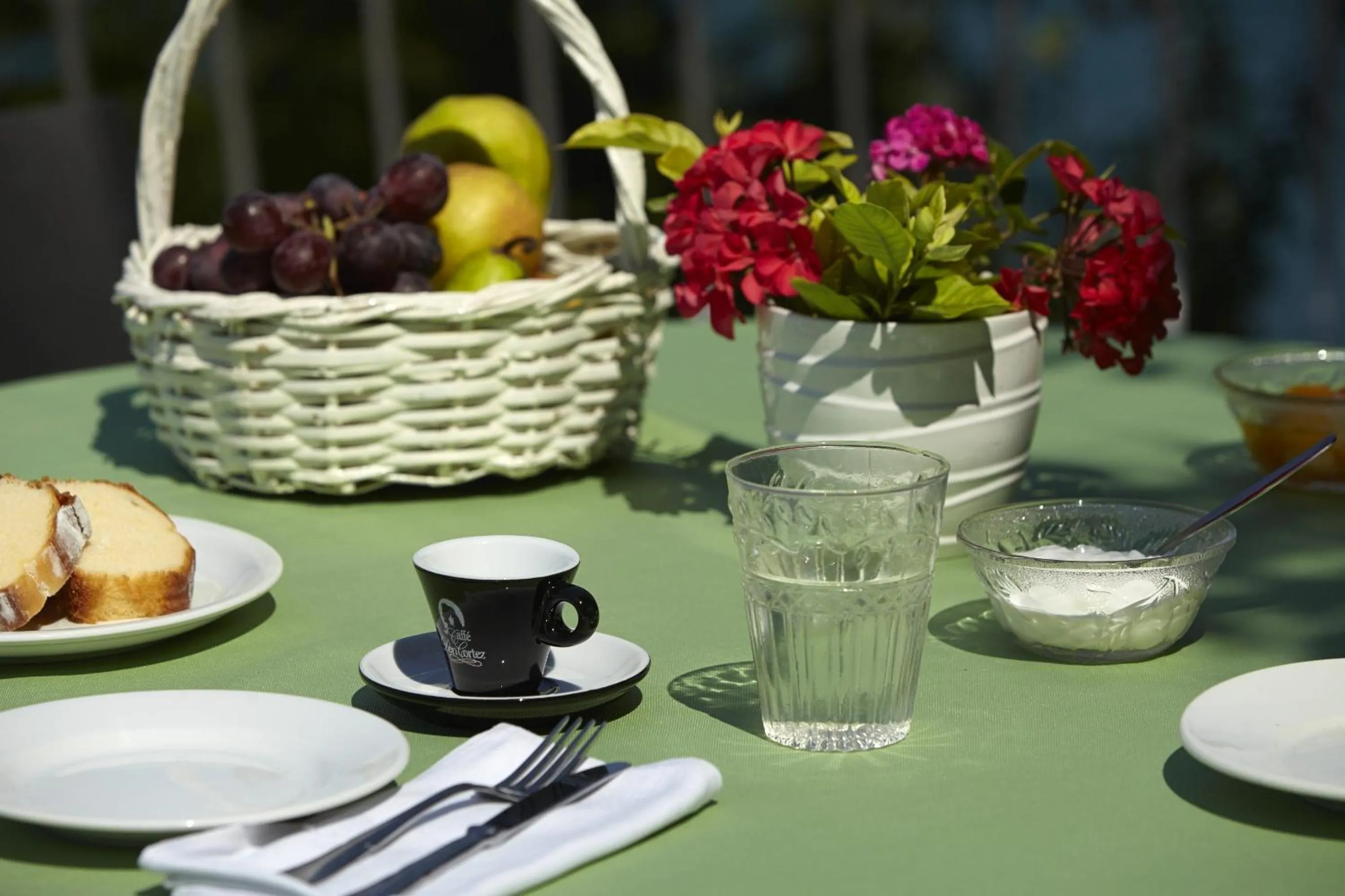 Restaurant/places to eat in Hotel Alkyonis