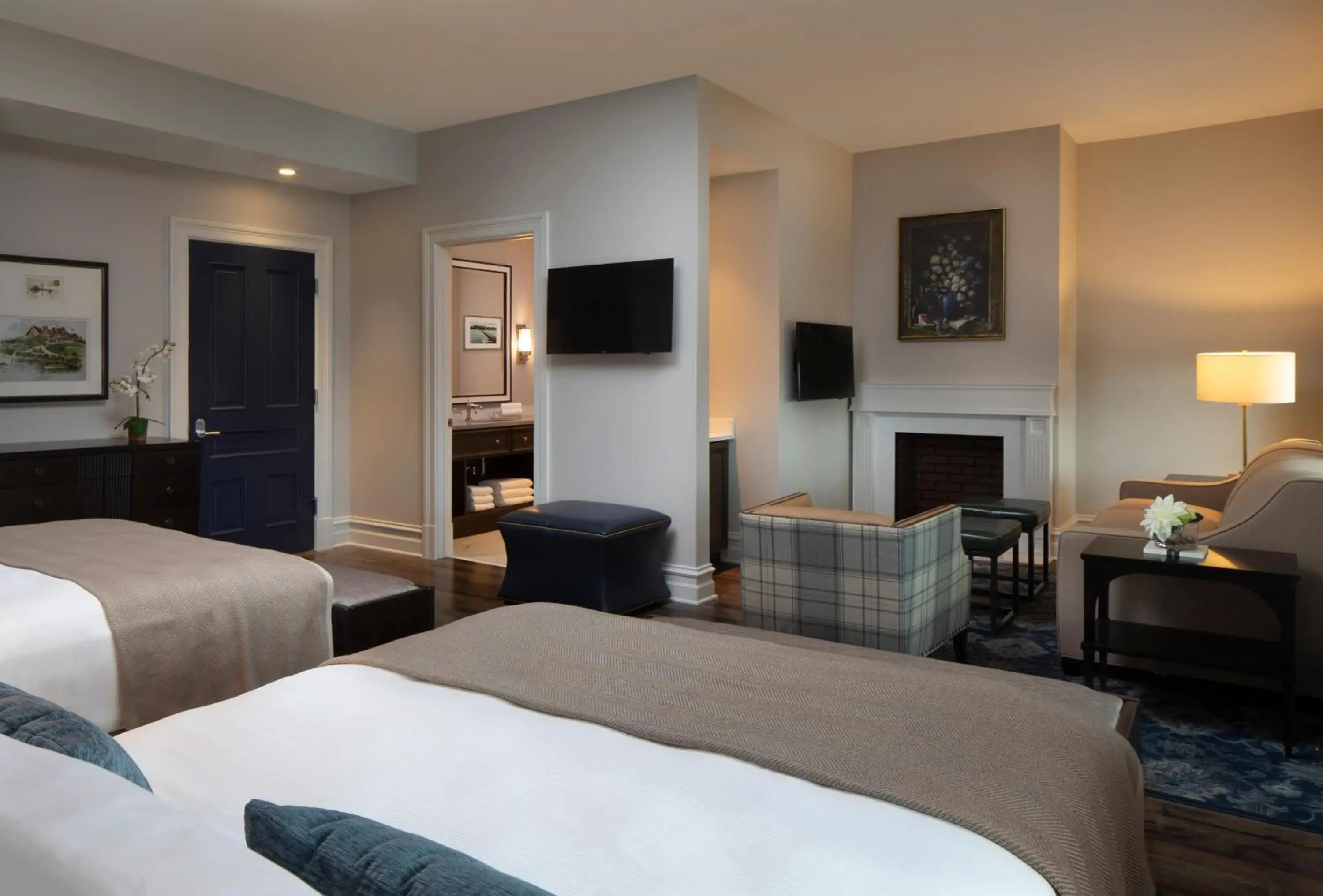 Mobility Accessible Junior King Suite Classic View in Belleview Inn Mobility Accessible Junior King Suite Classic View in Belleview Inn