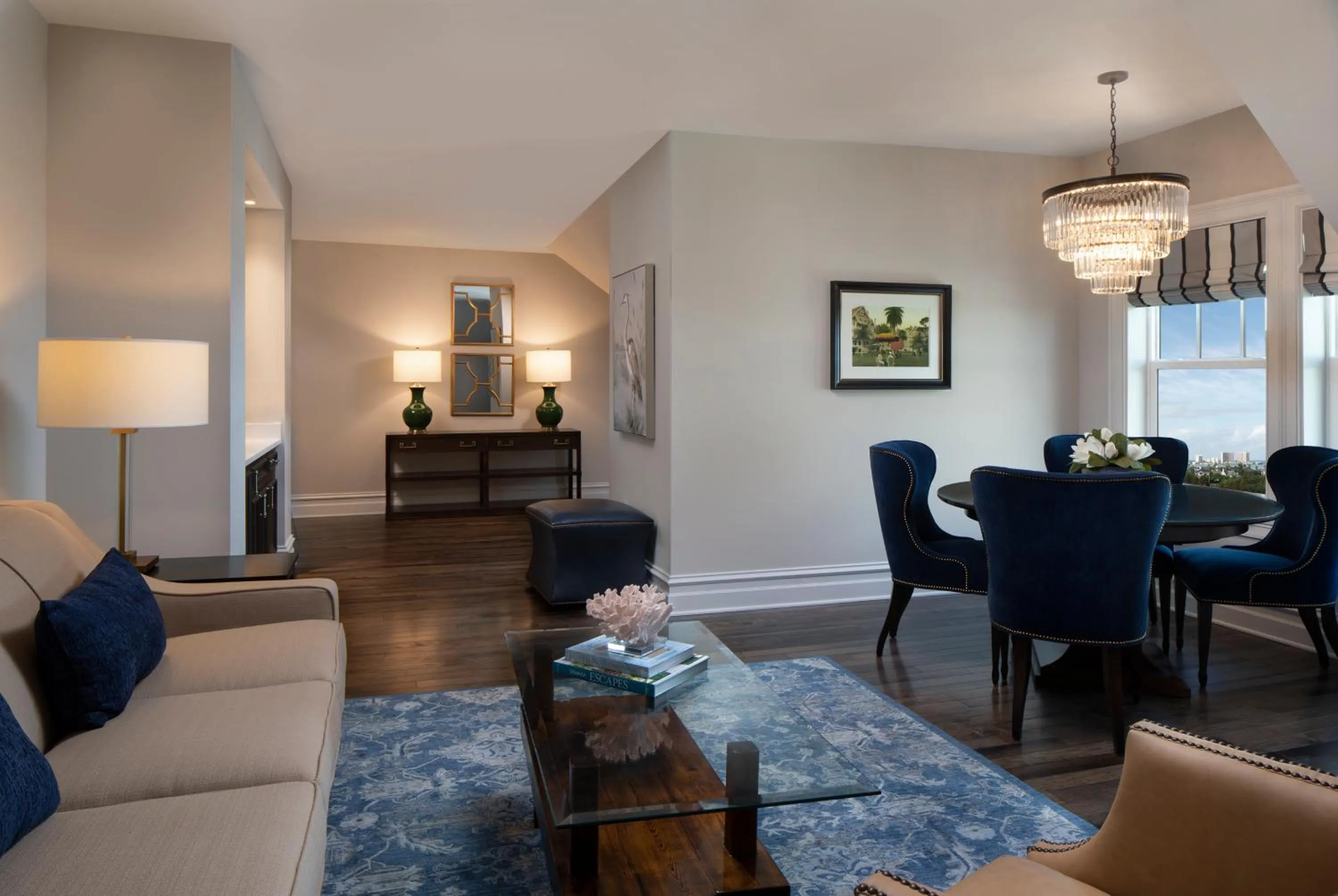 Living room in Belleview Inn