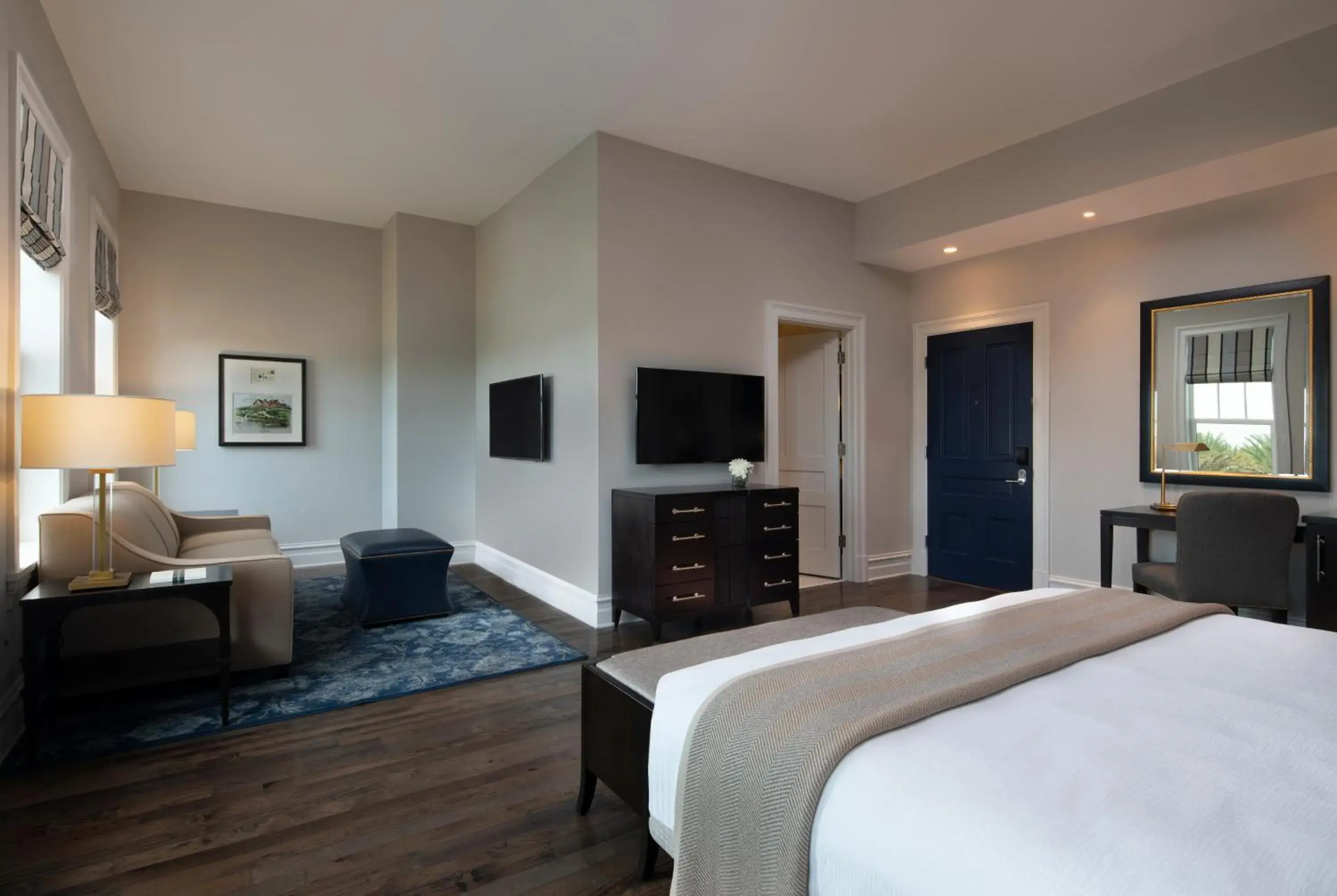 Junior King Suite Classic View in Belleview Inn Junior King Suite Classic View in Belleview Inn