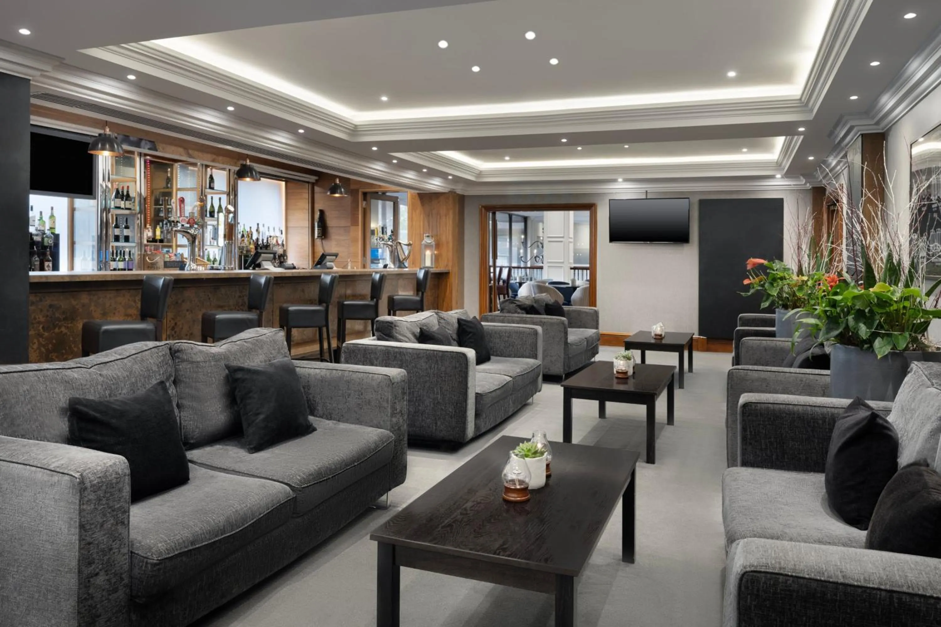 Lounge or bar in Delta Hotels by Marriott Bristol City Centre