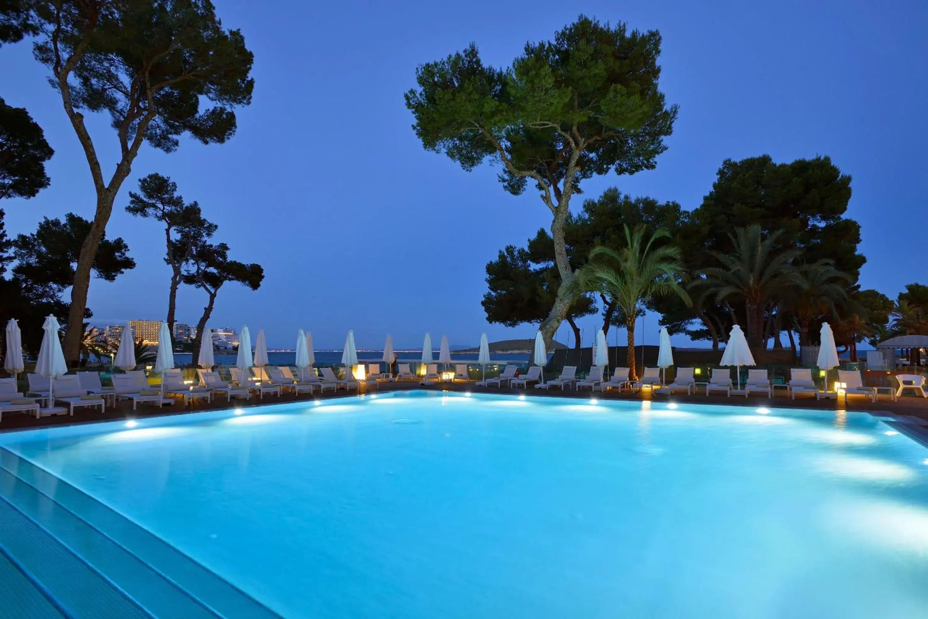 Swimming pool in Meliá South Beach Swimming pool in Meliá South Beach