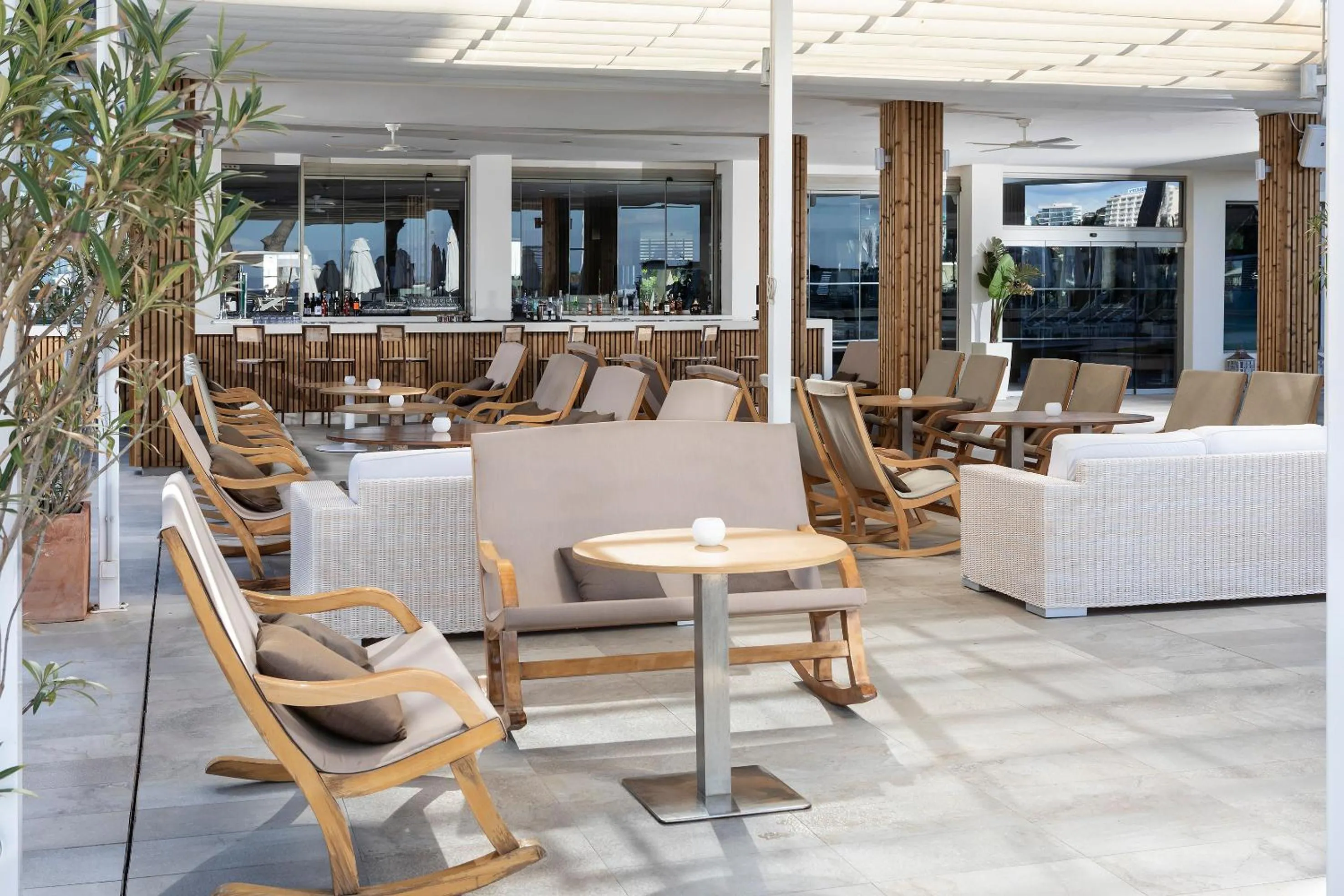 Lounge or bar in Meliá South Beach