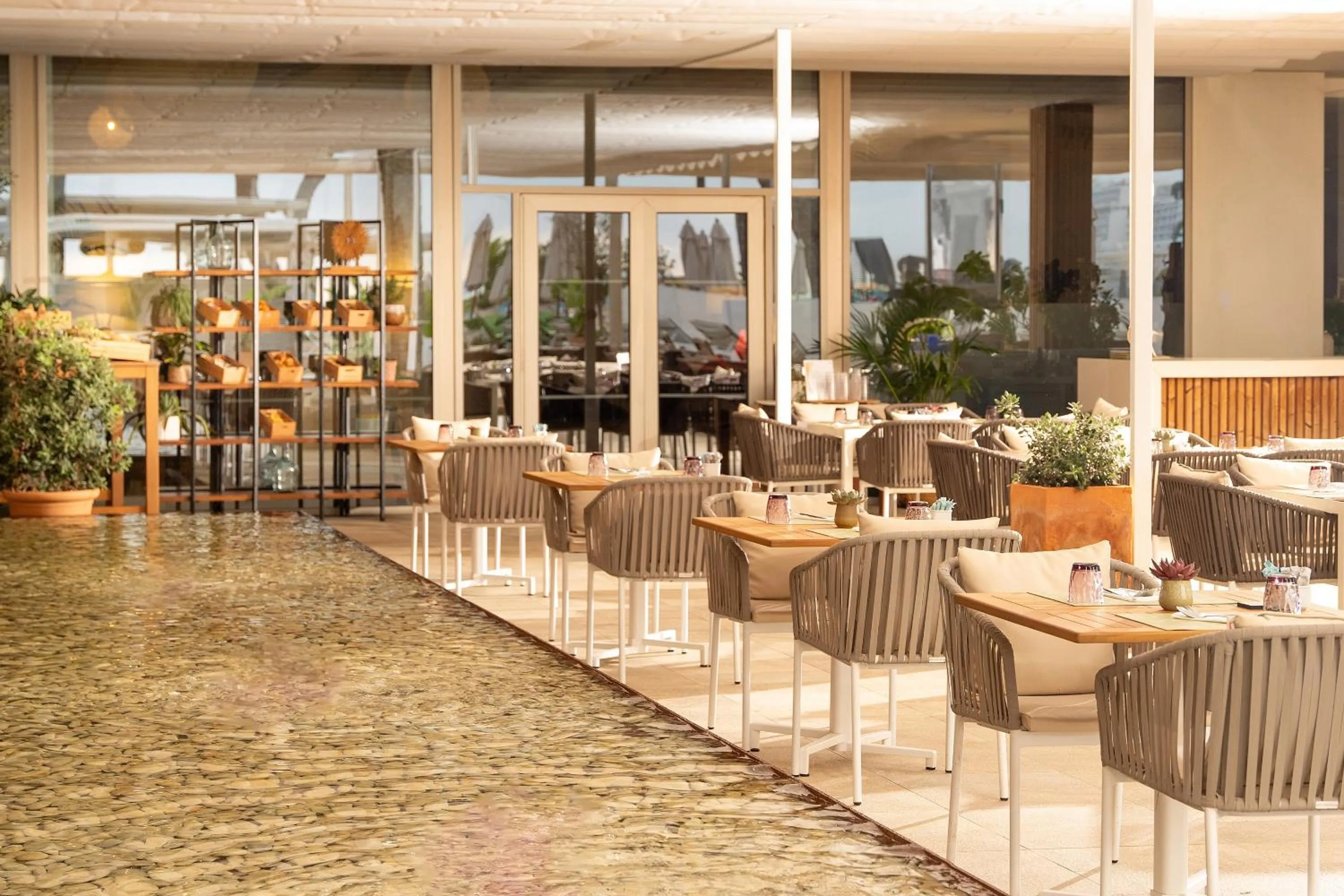 Restaurant/places to eat in Meliá South Beach