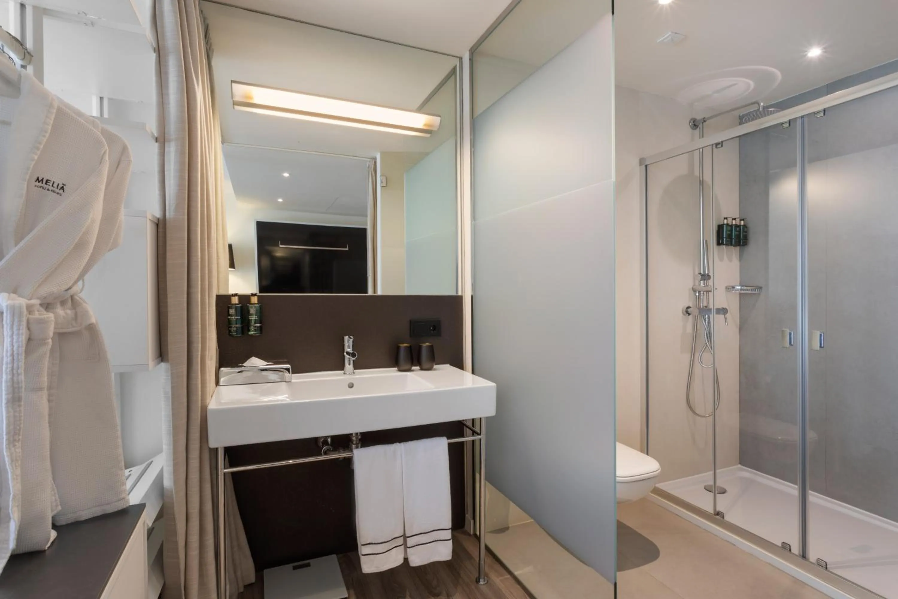 Shower in Meliá South Beach