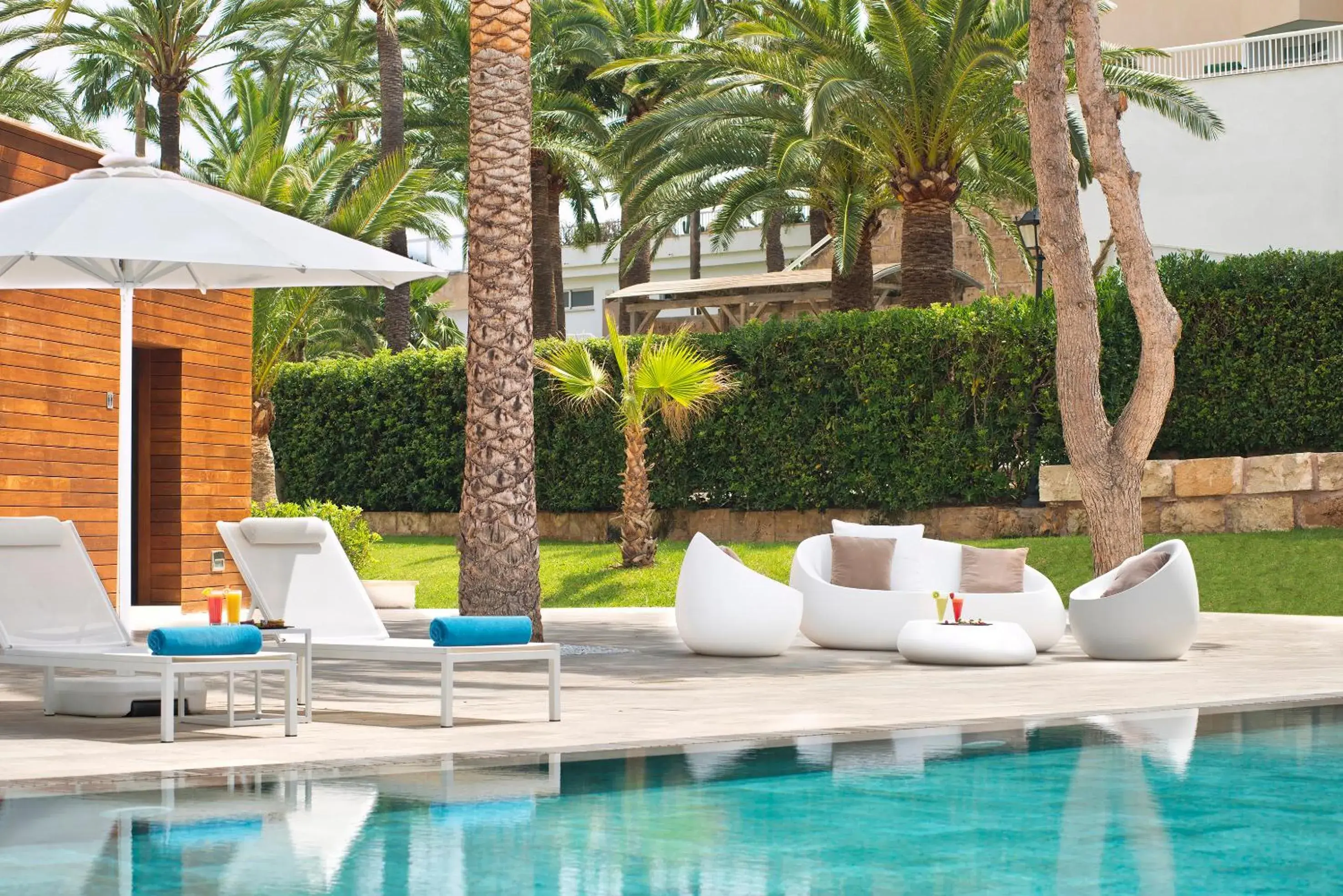 Swimming pool in Meliá South Beach Swimming pool in Meliá South Beach