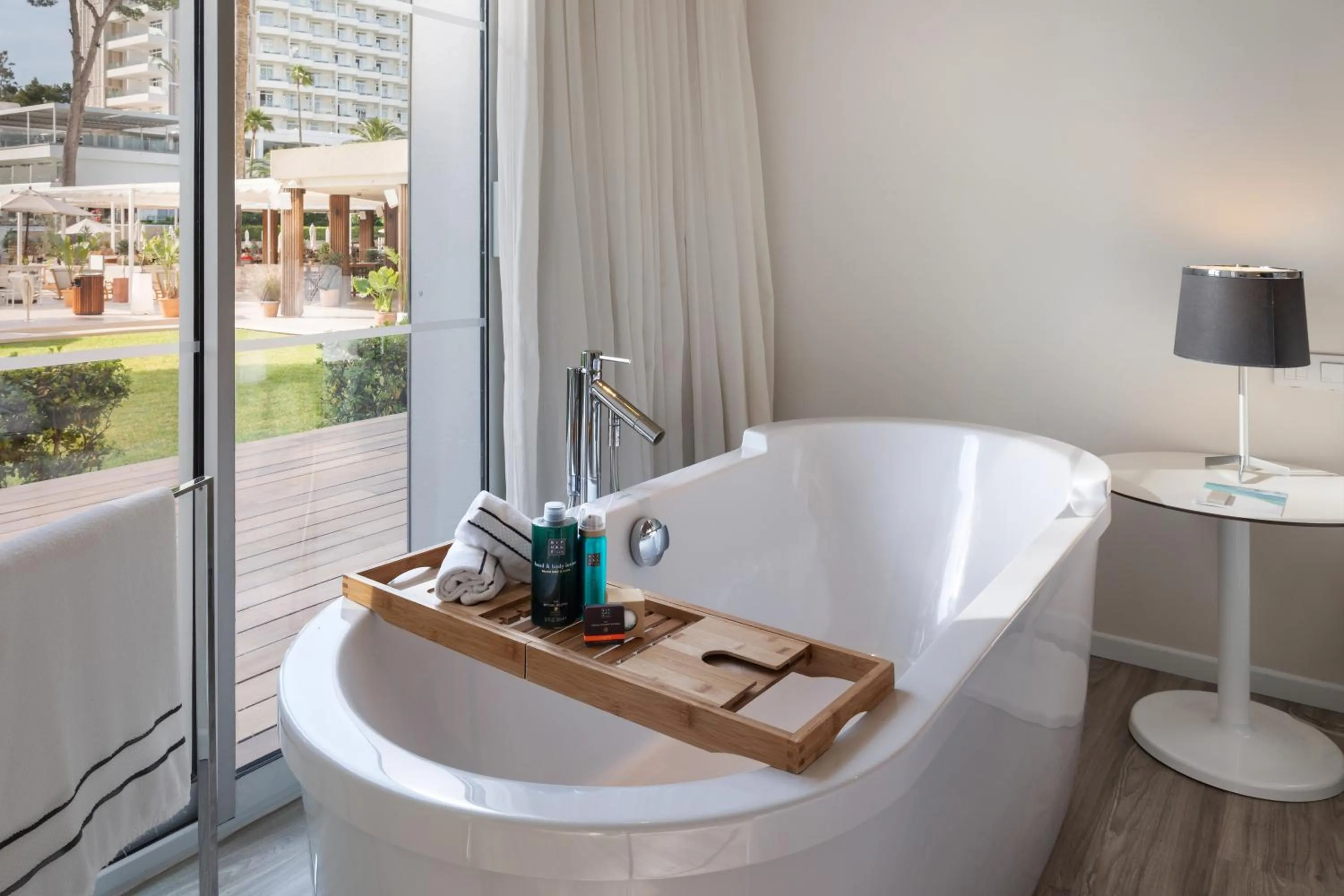 Bedroom in Meliá South Beach