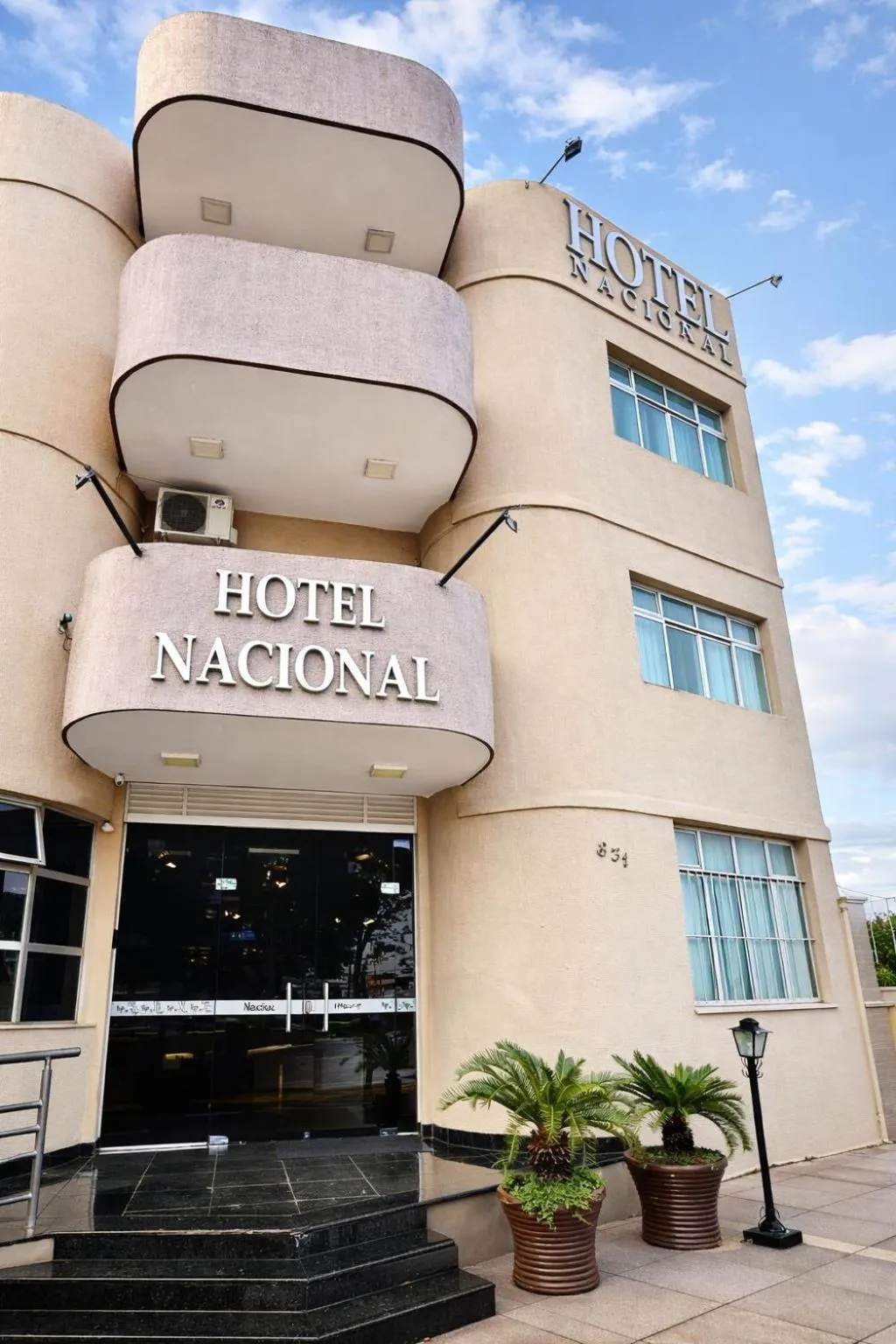 Hotel Nacional Service - Fácil acesso a Região da 44 e Rodoviária