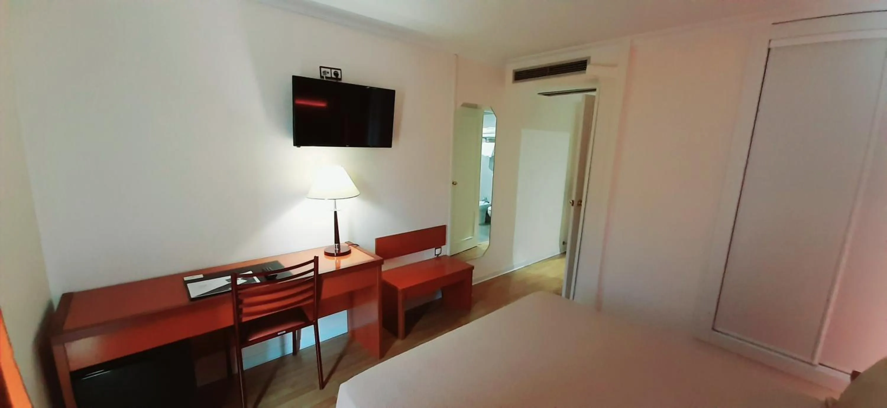 TV and multimedia, Bed in Hotel Cabañas