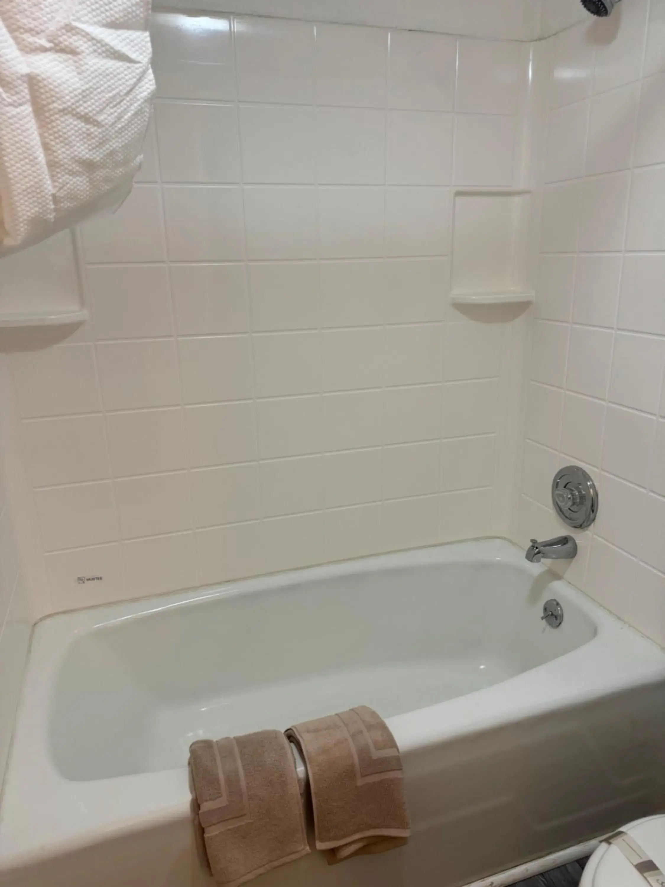 Deluxe Queen Room in Kootenai Valley Motel Deluxe Queen Room in Kootenai Valley Motel