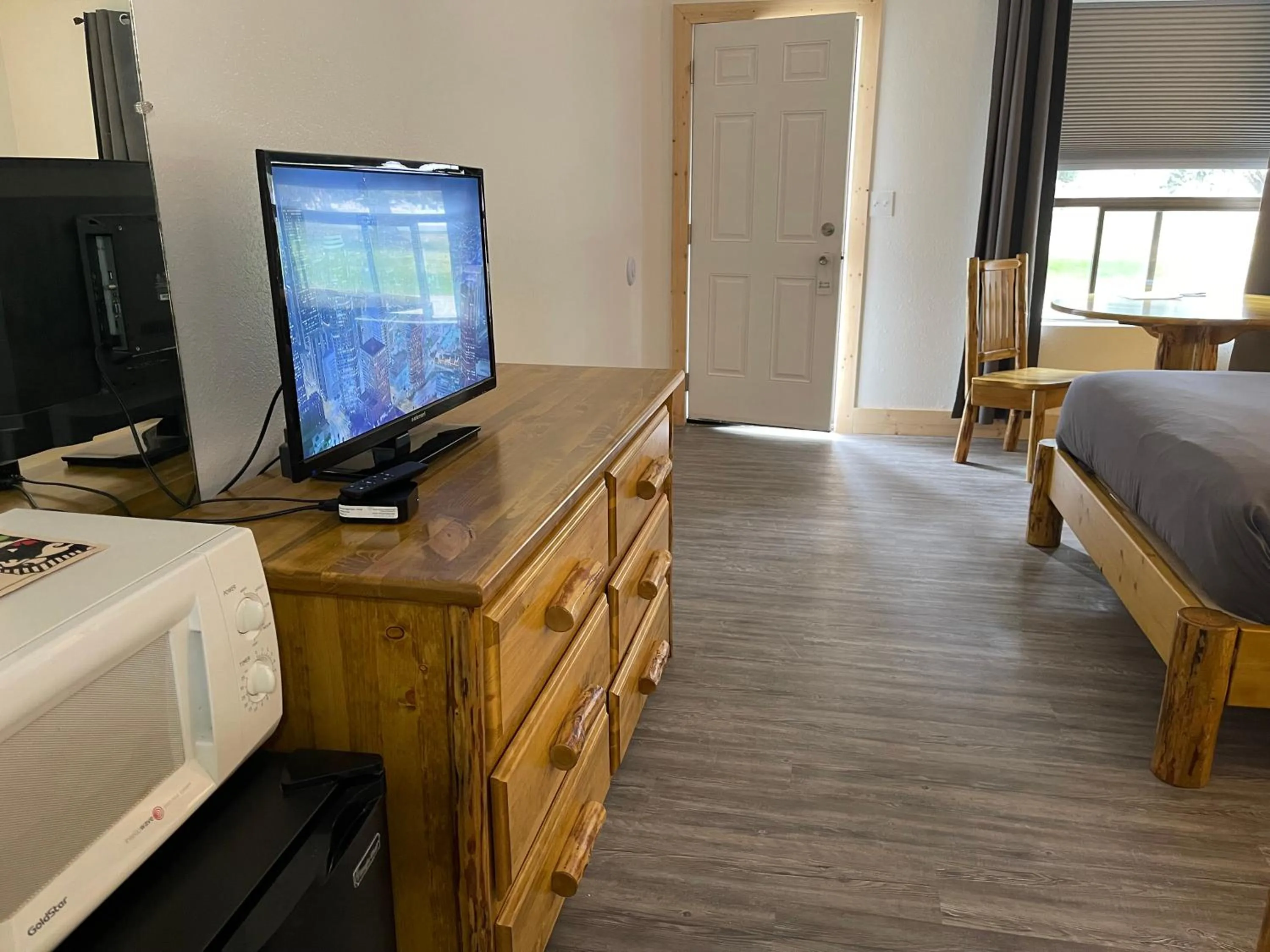 Bed in Kootenai Valley Motel