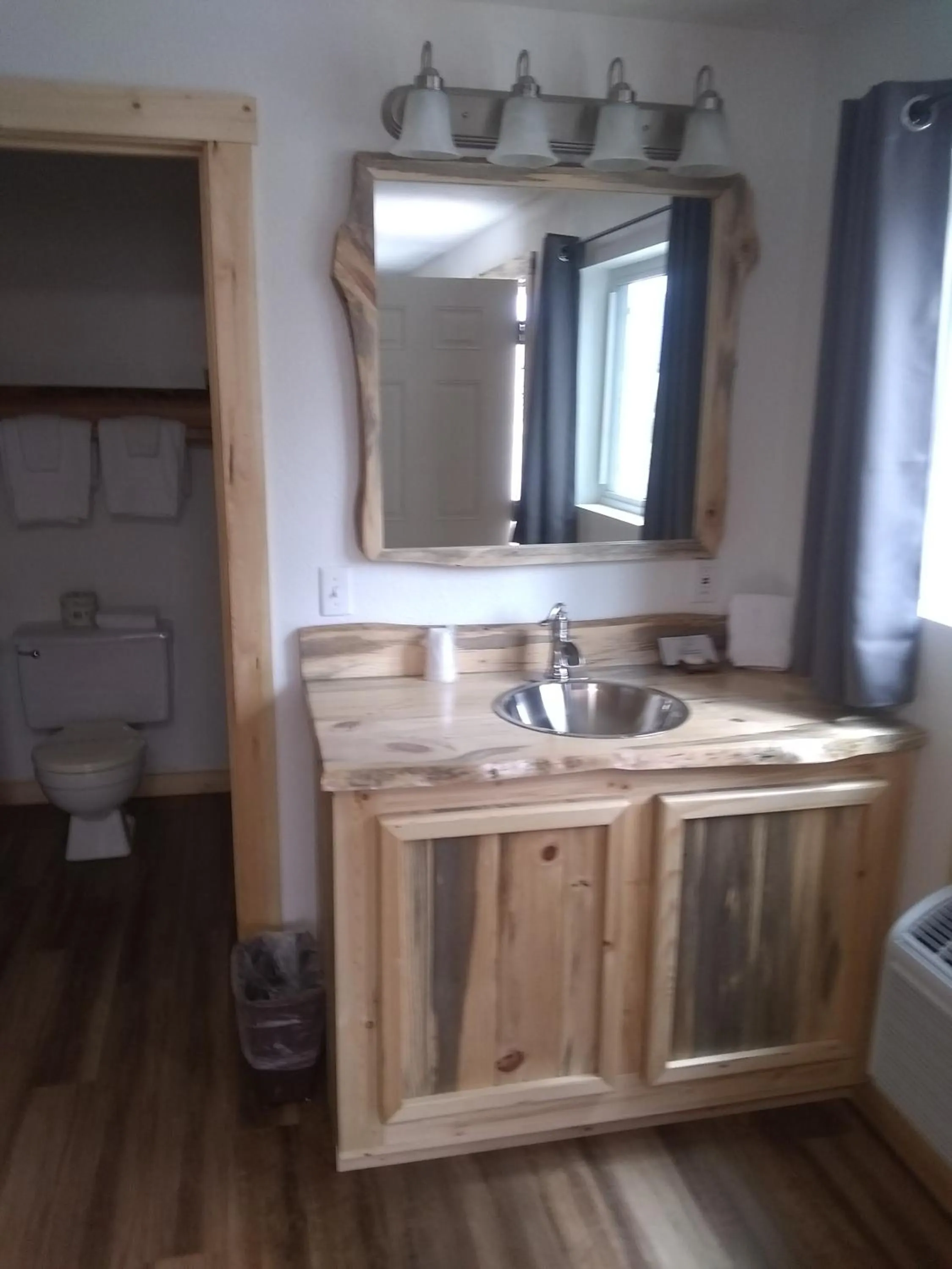 Kootenai Valley Motel