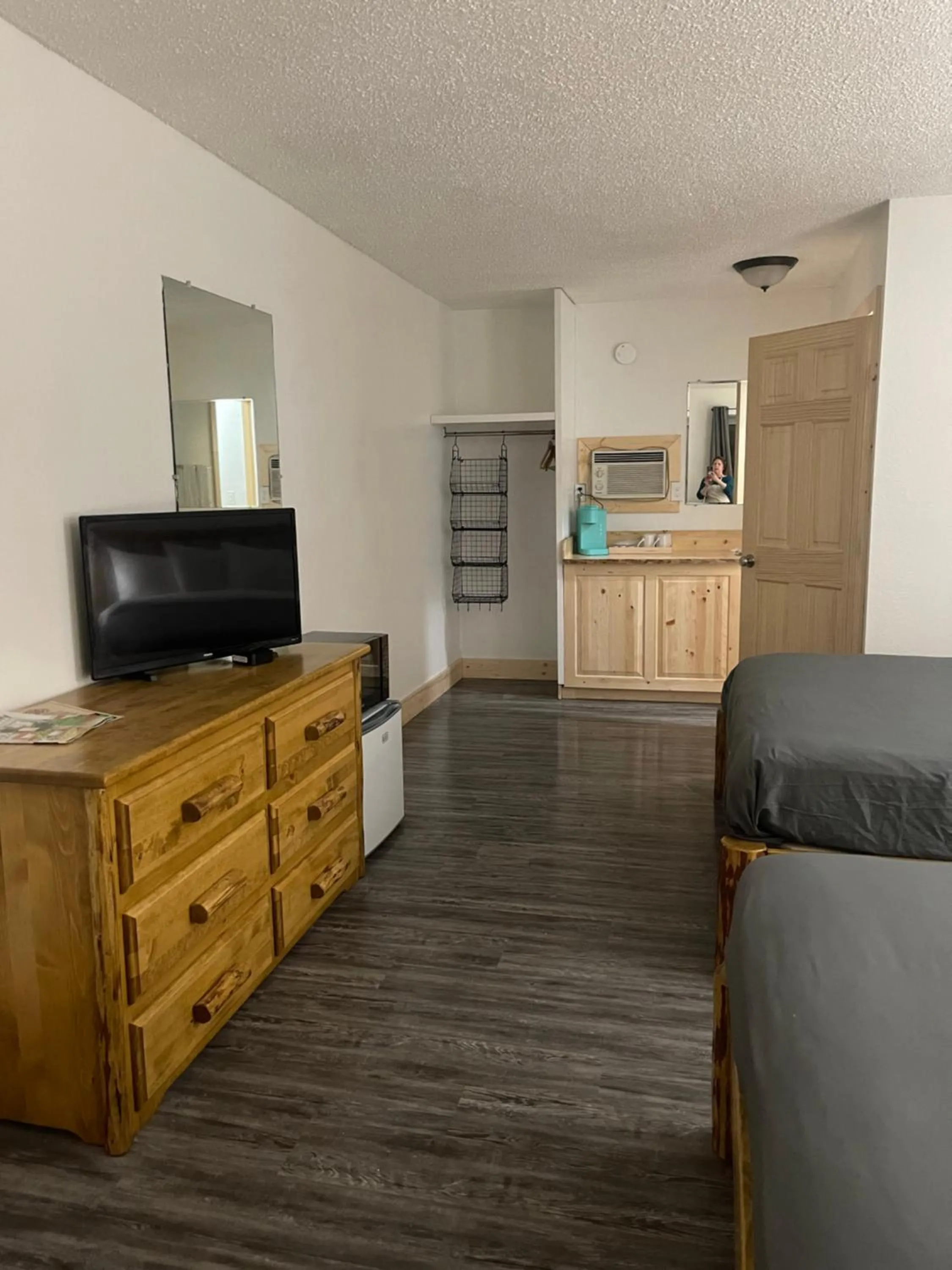 Bed in Kootenai Valley Motel