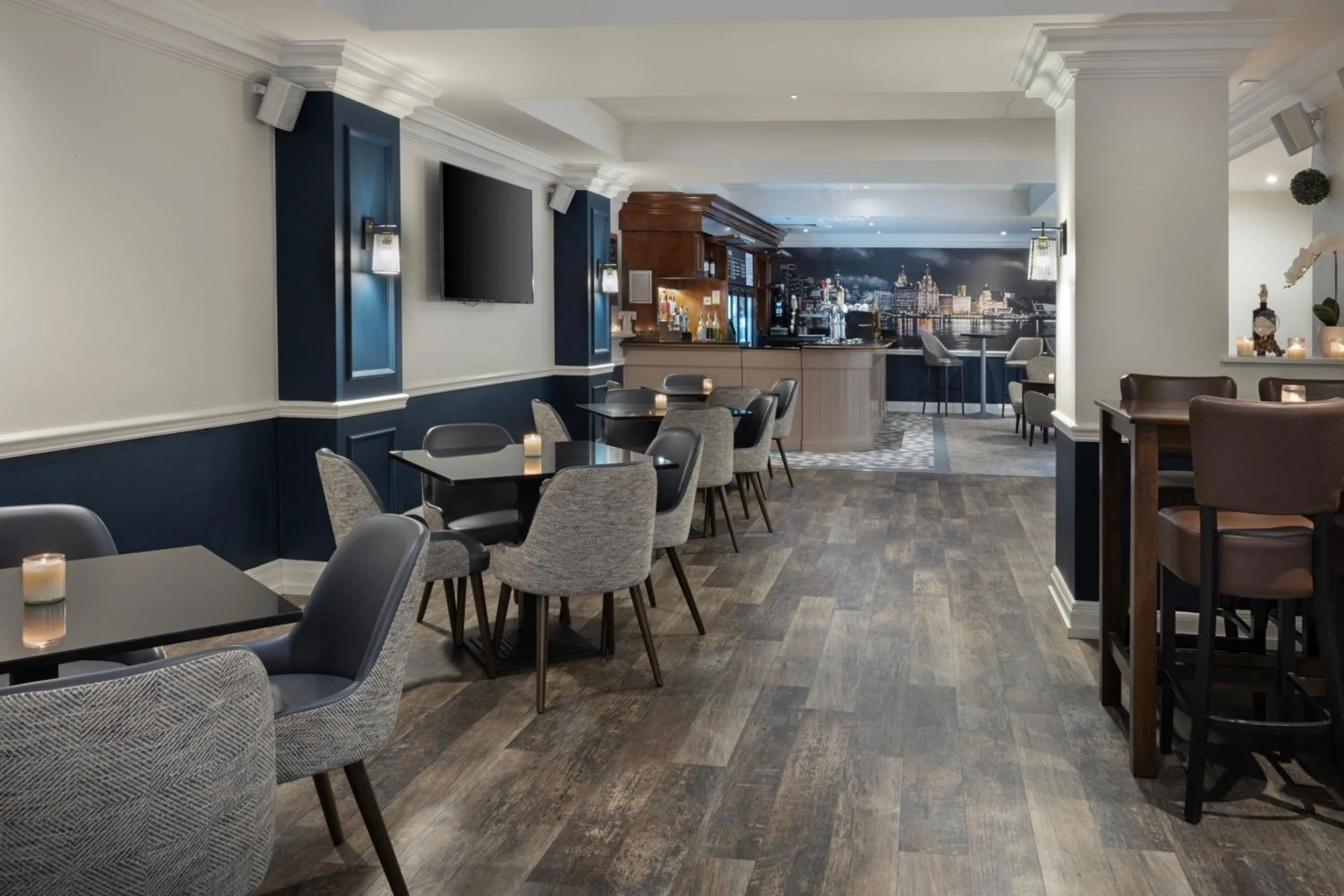 Lounge or bar in Delta Hotels by Marriott Liverpool City Centre