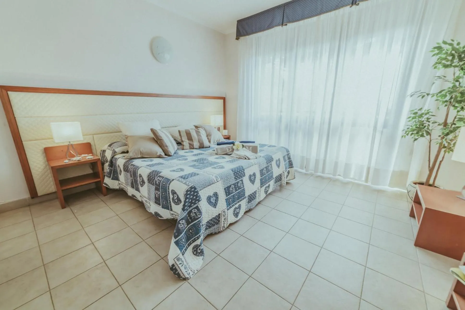 Bed in Beverly Park Residence