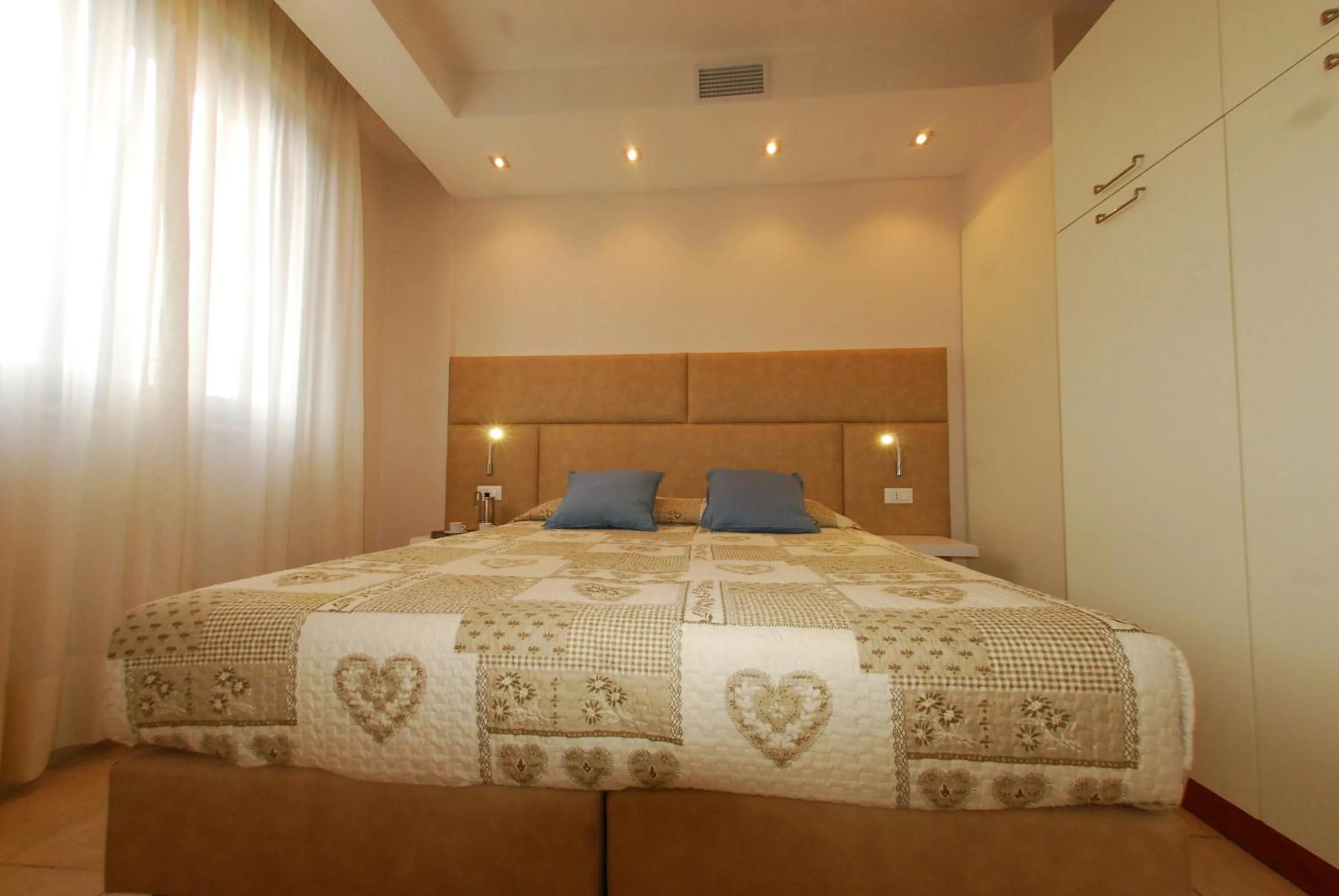 Bed in Beverly Park Residence