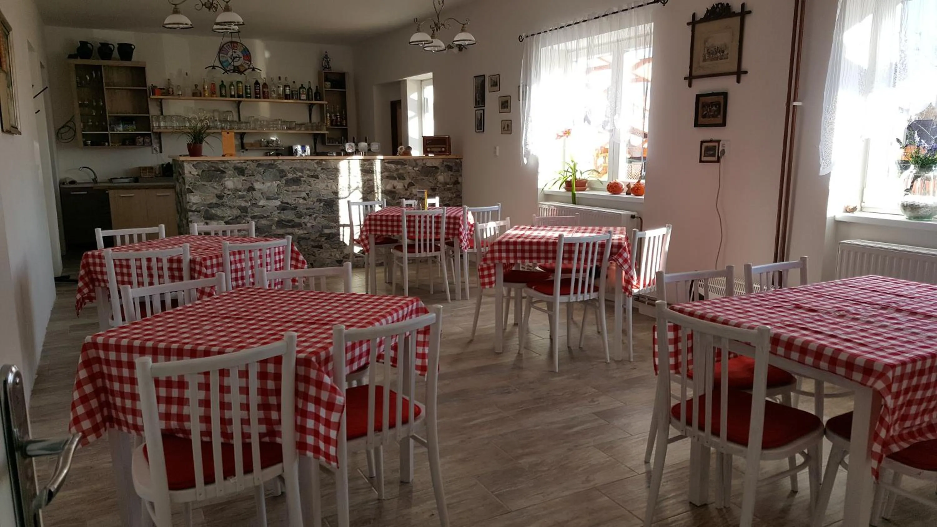 Restaurant/places to eat in Penzion-Na Navsi
