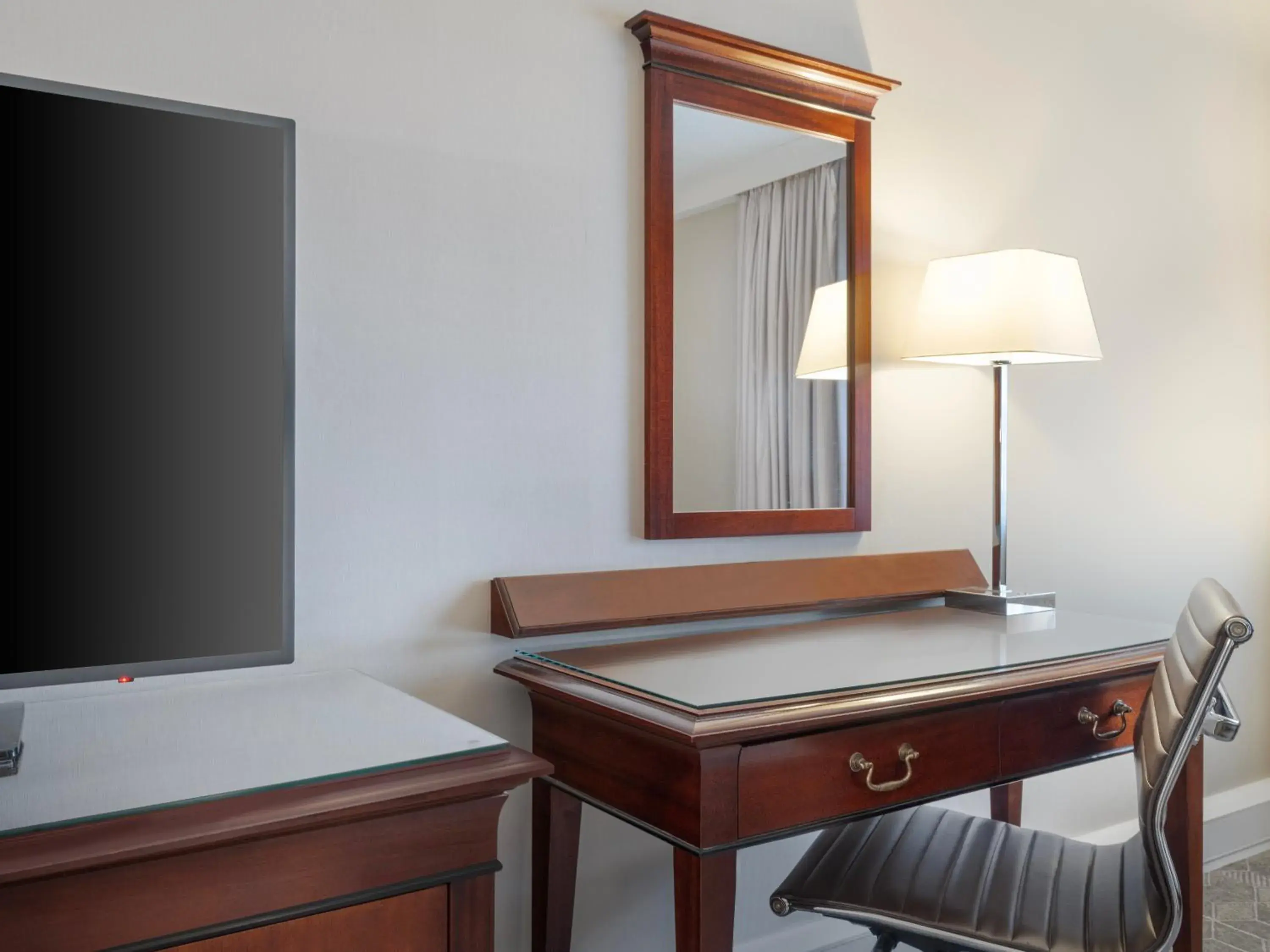 Superior King Room with River View in Delta Hotels by Marriott Durham Royal County Superior King Room with River View in Delta Hotels by Marriott Durham Royal County