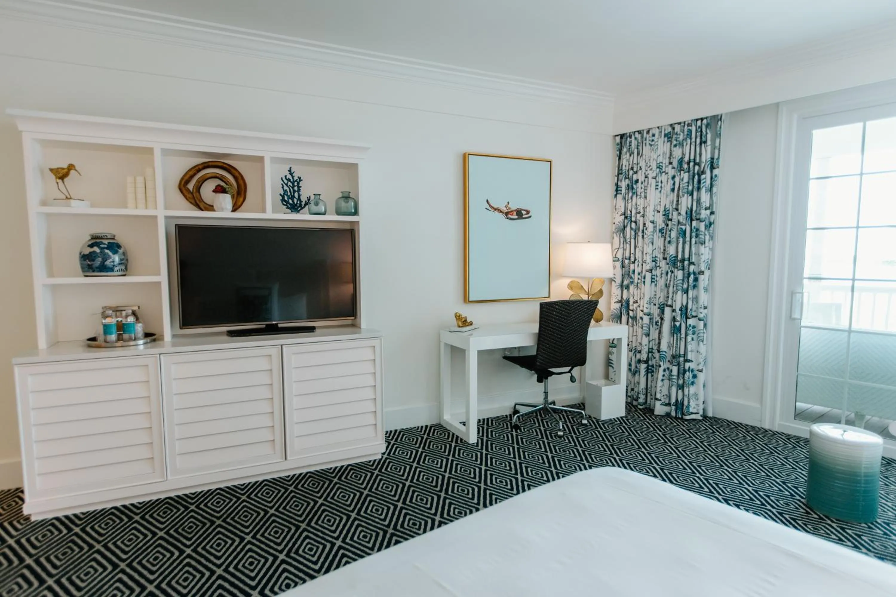 TV and multimedia, Bed in Isla Bella Beach Resort & Spa - Florida Keys