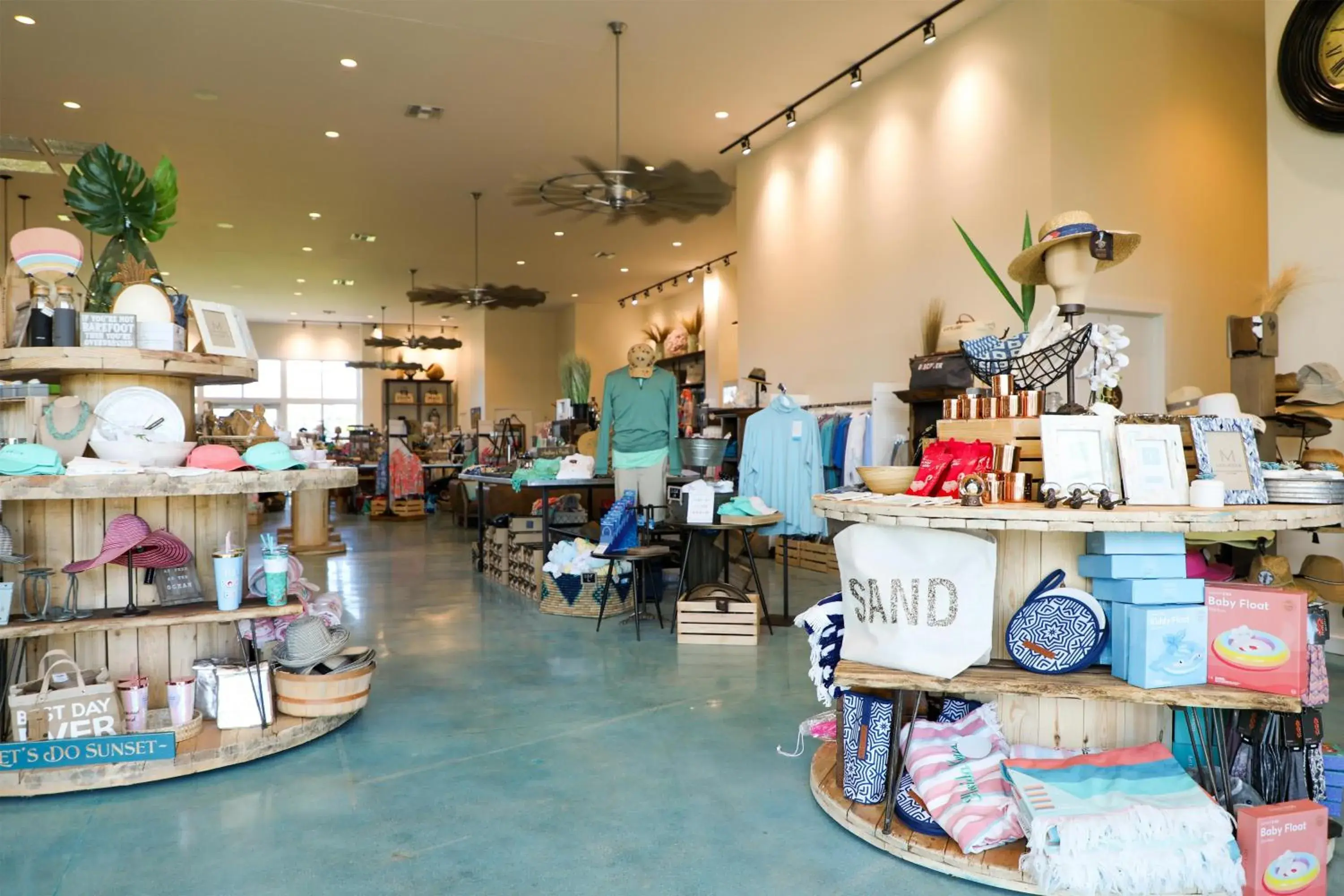 Property building in Isla Bella Beach Resort & Spa - Florida Keys Property building in Isla Bella Beach Resort & Spa - Florida Keys