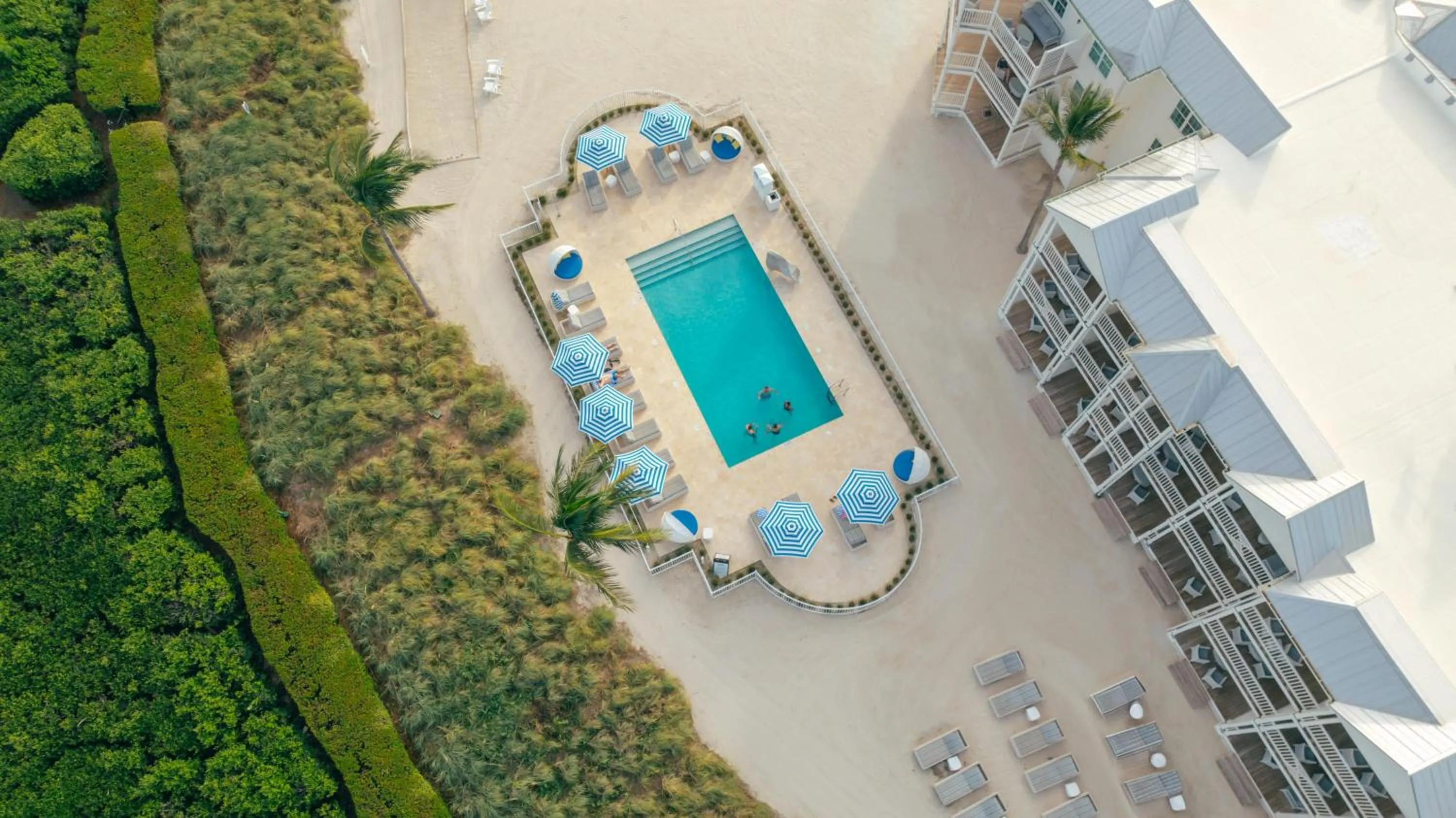 Pool view in Isla Bella Beach Resort & Spa - Florida Keys