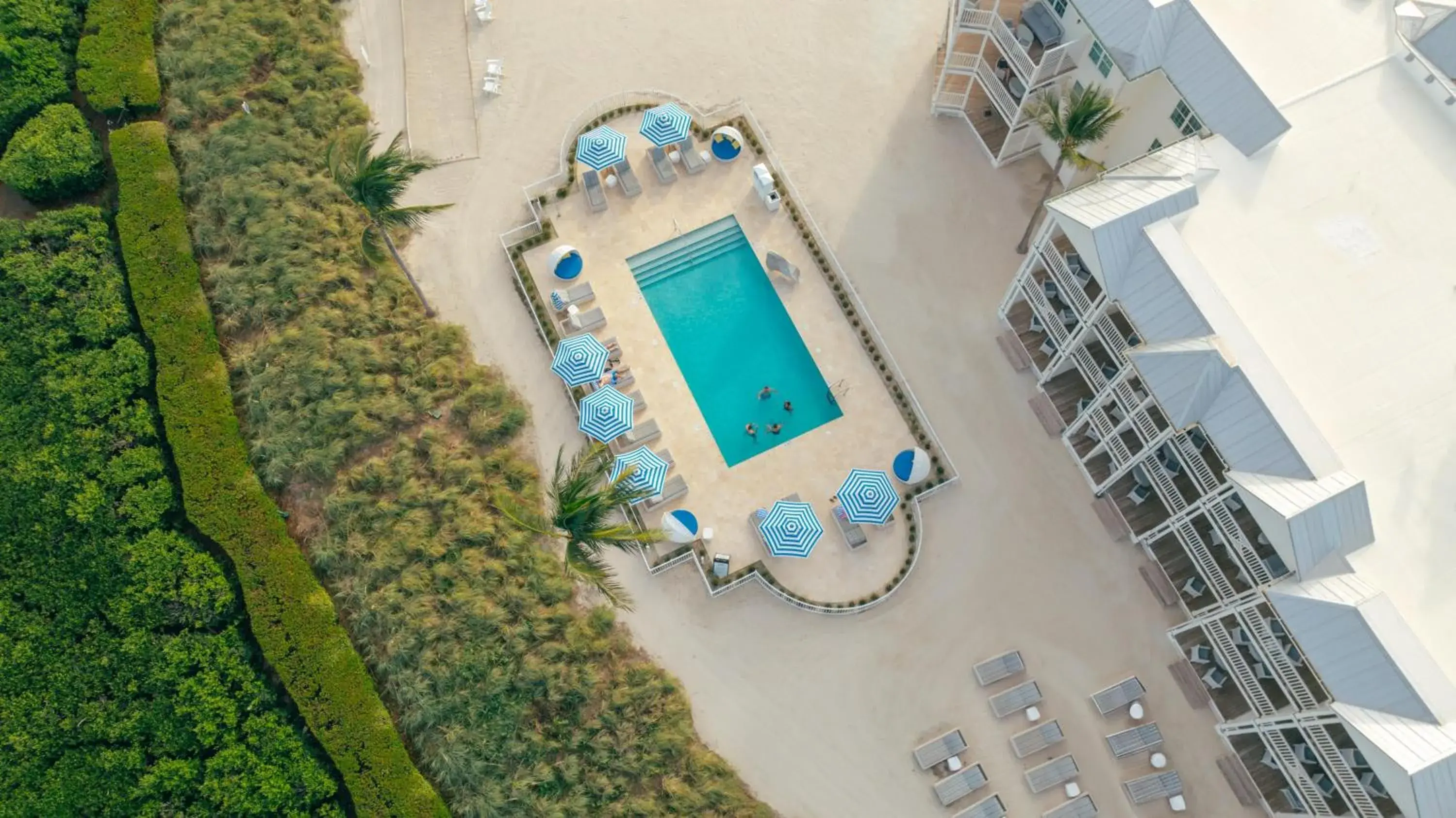 Pool view in Isla Bella Beach Resort & Spa - Florida Keys Pool view in Isla Bella Beach Resort & Spa - Florida Keys