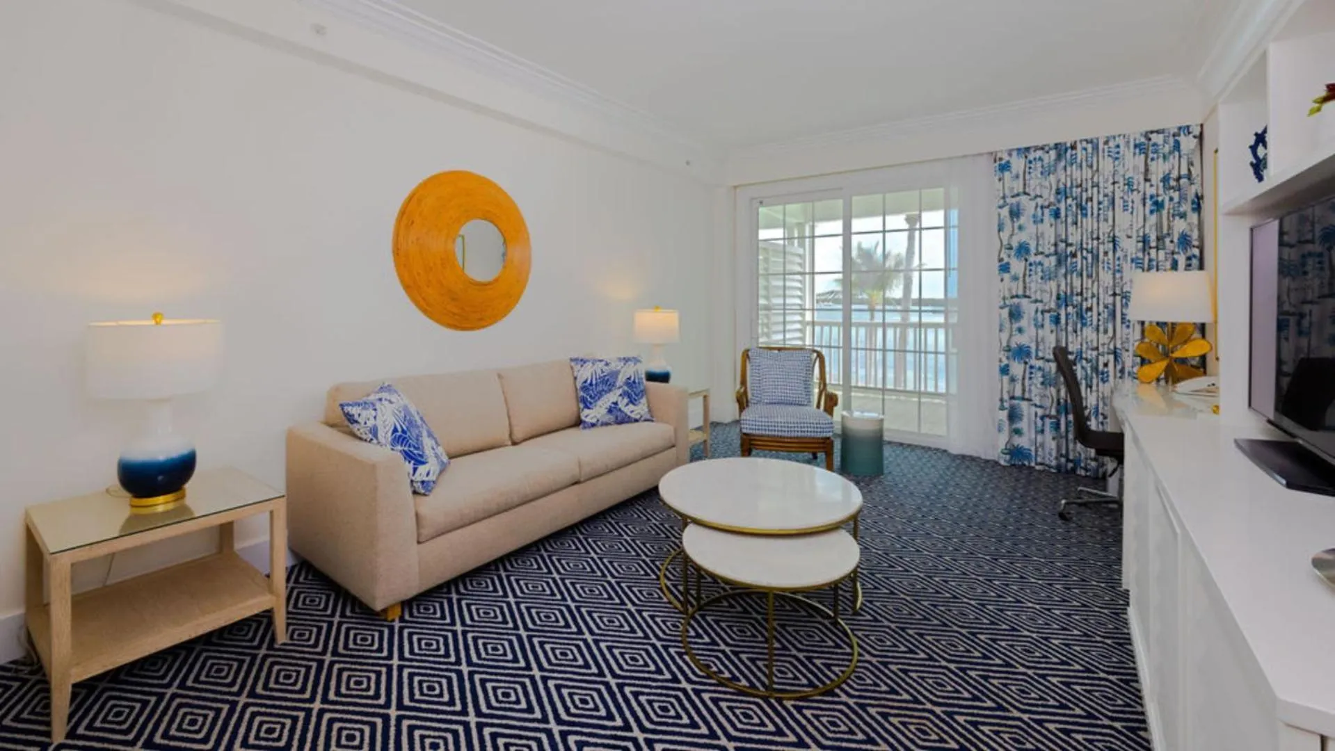 Living room in Isla Bella Beach Resort & Spa - Florida Keys