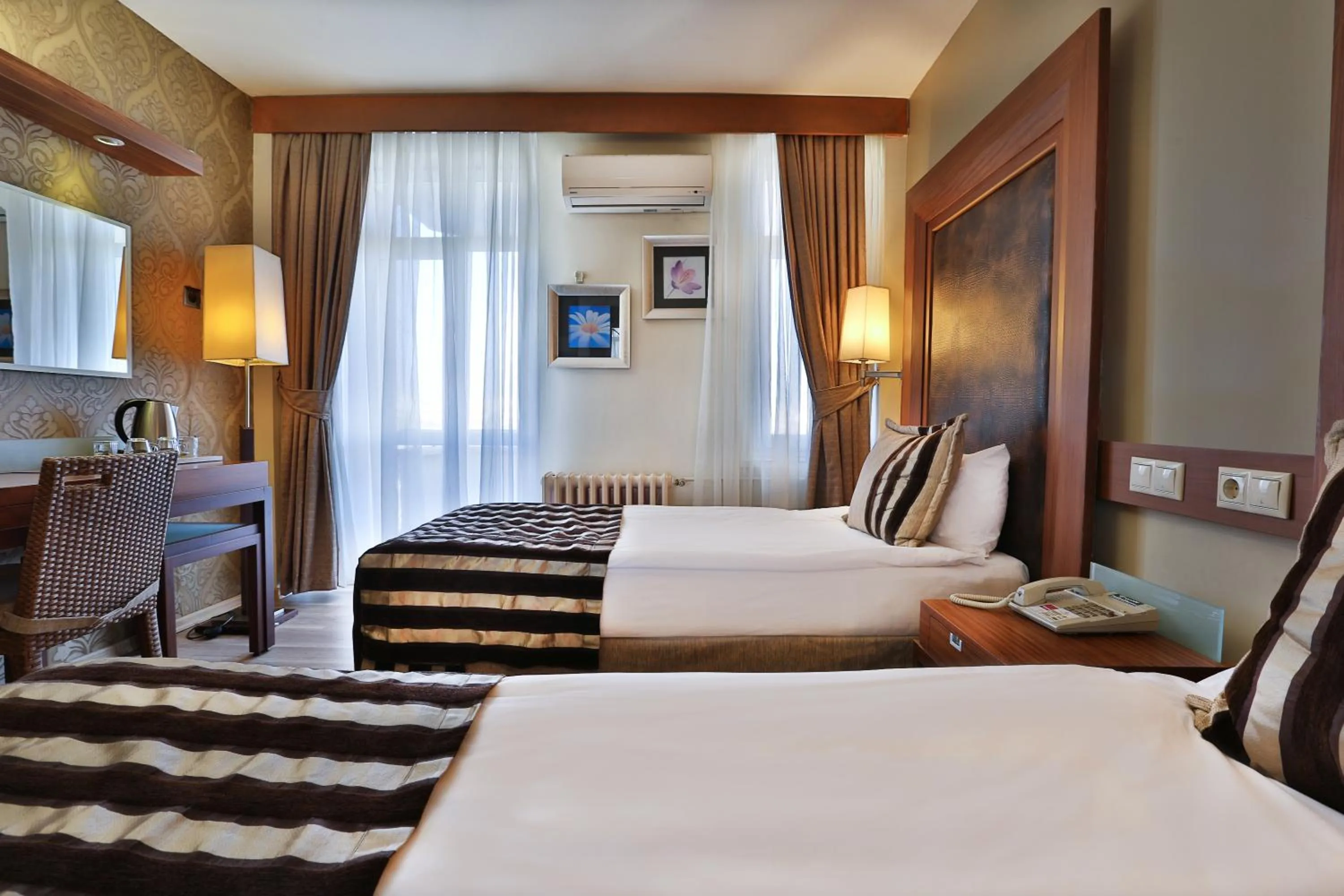 Bedroom, Bed in Grand Terme Hotel