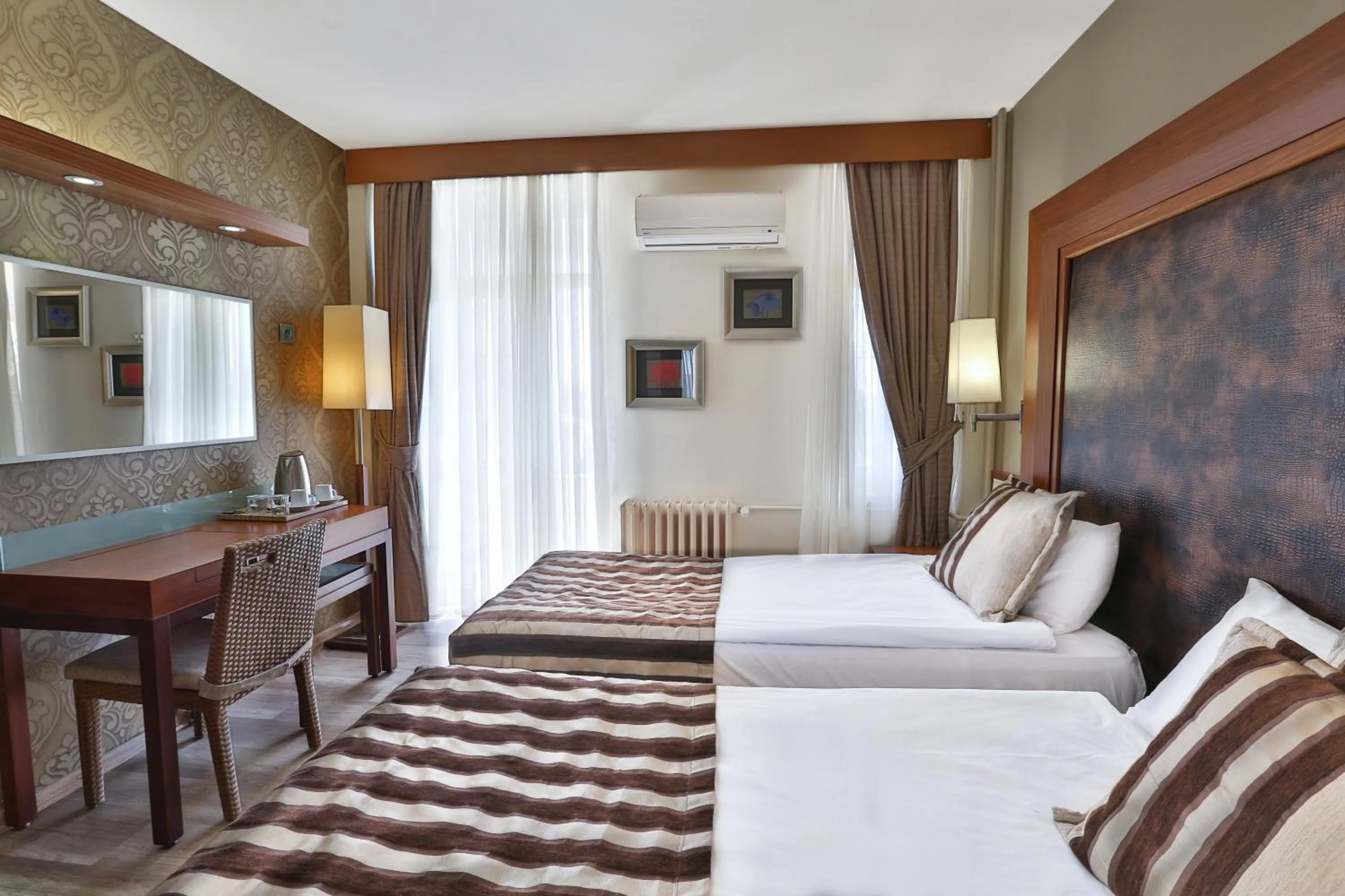 Bedroom, Bed in Grand Terme Hotel
