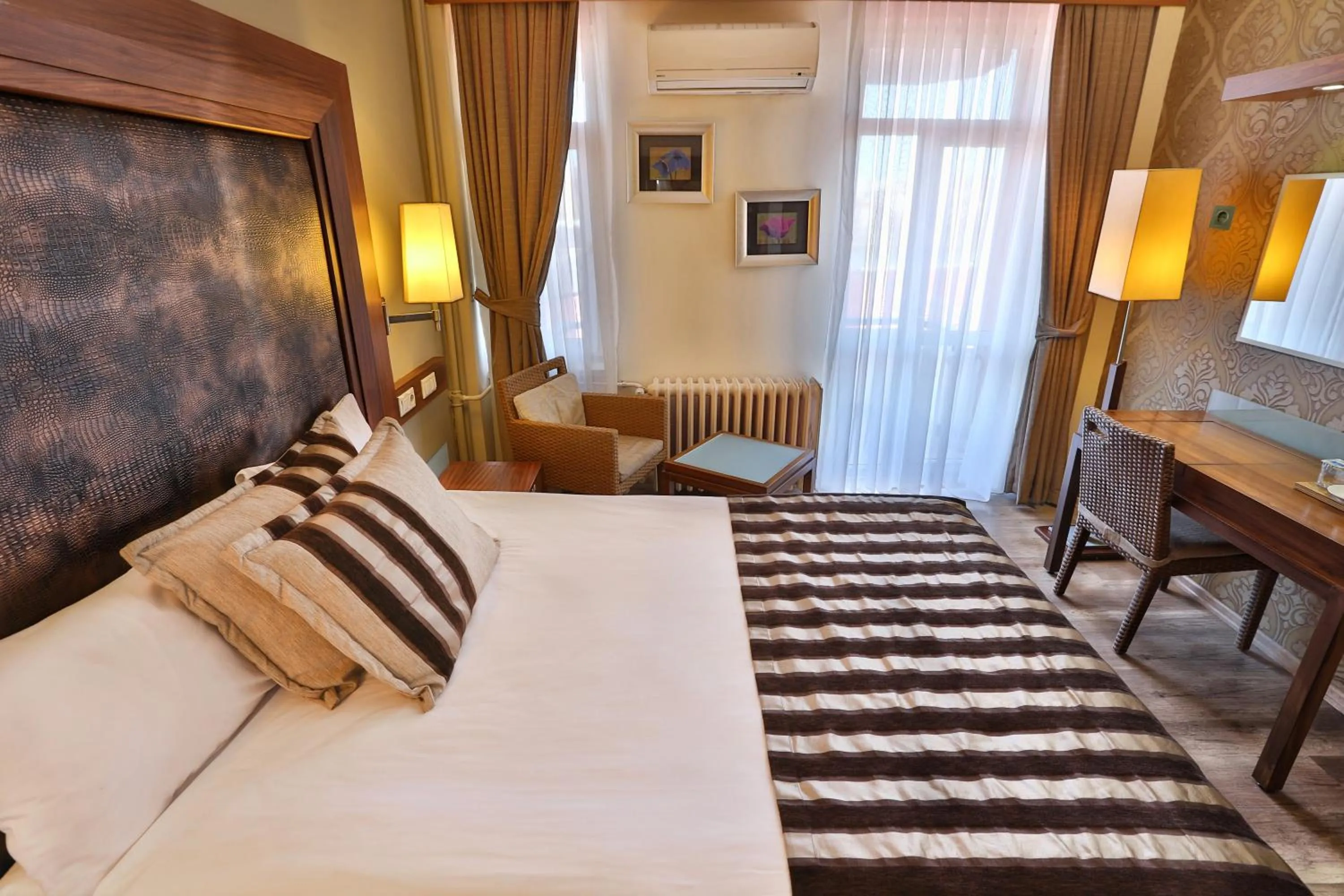 Bedroom, Bed in Grand Terme Hotel