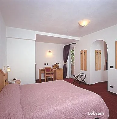 Shower, Bed in Hotel Vigo