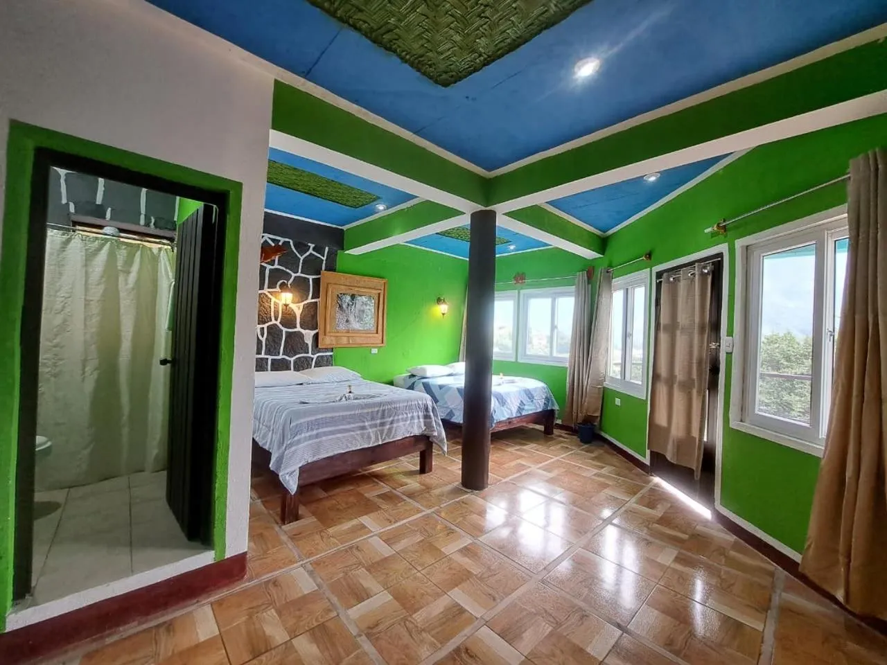 Shower, Bed in Eco Hotel Uxlabil Atitlan