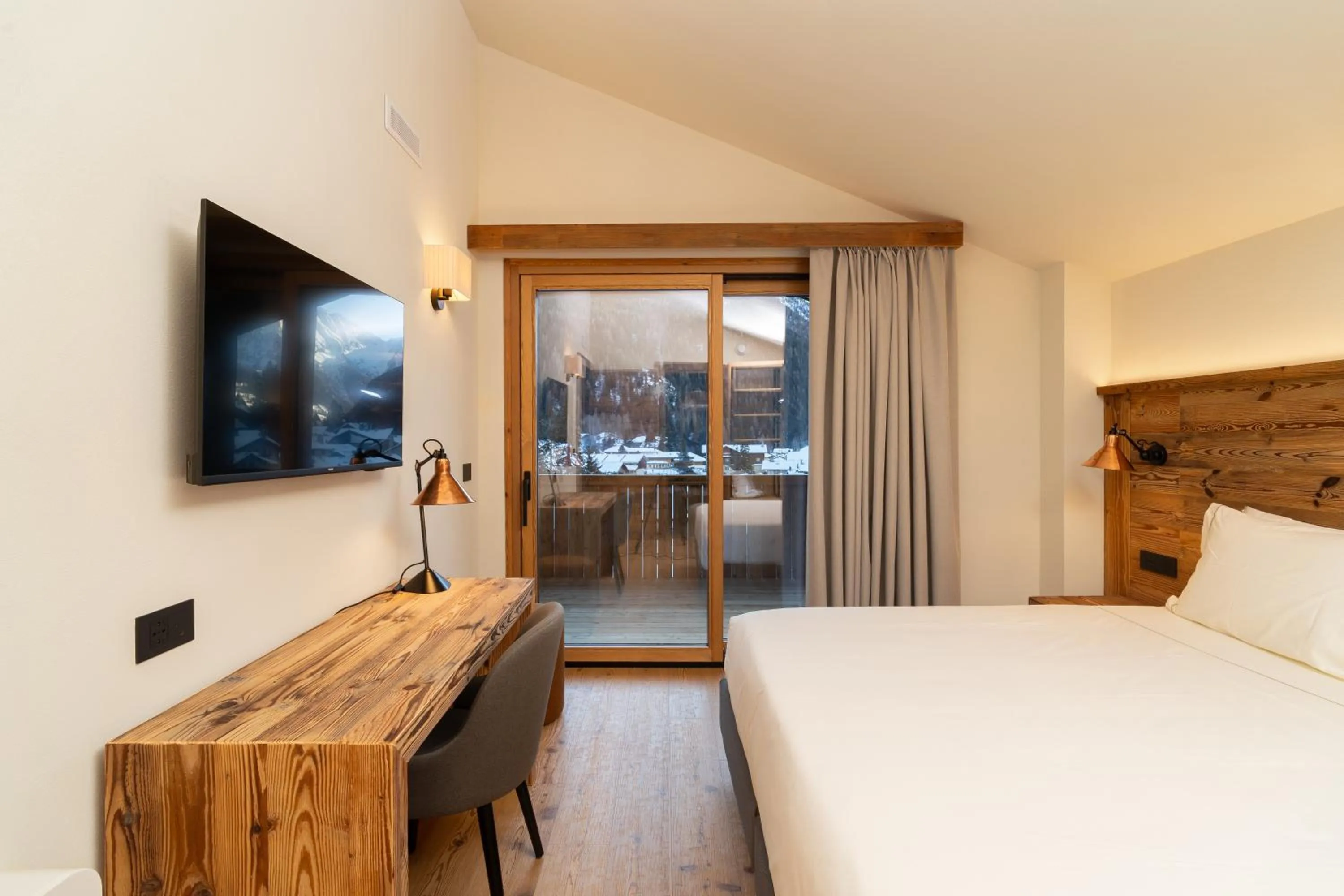 Bedroom, Bed in Breithorn Lodge