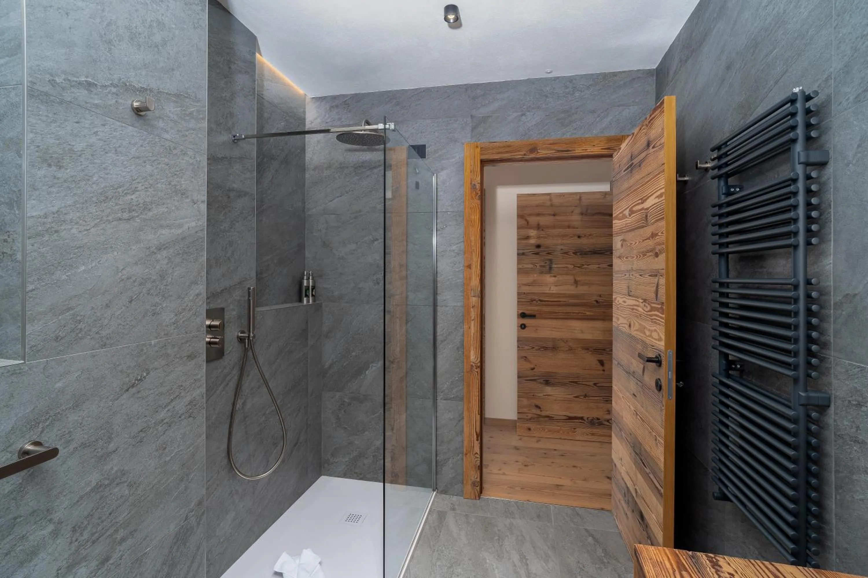 Bathroom in Breithorn Lodge
