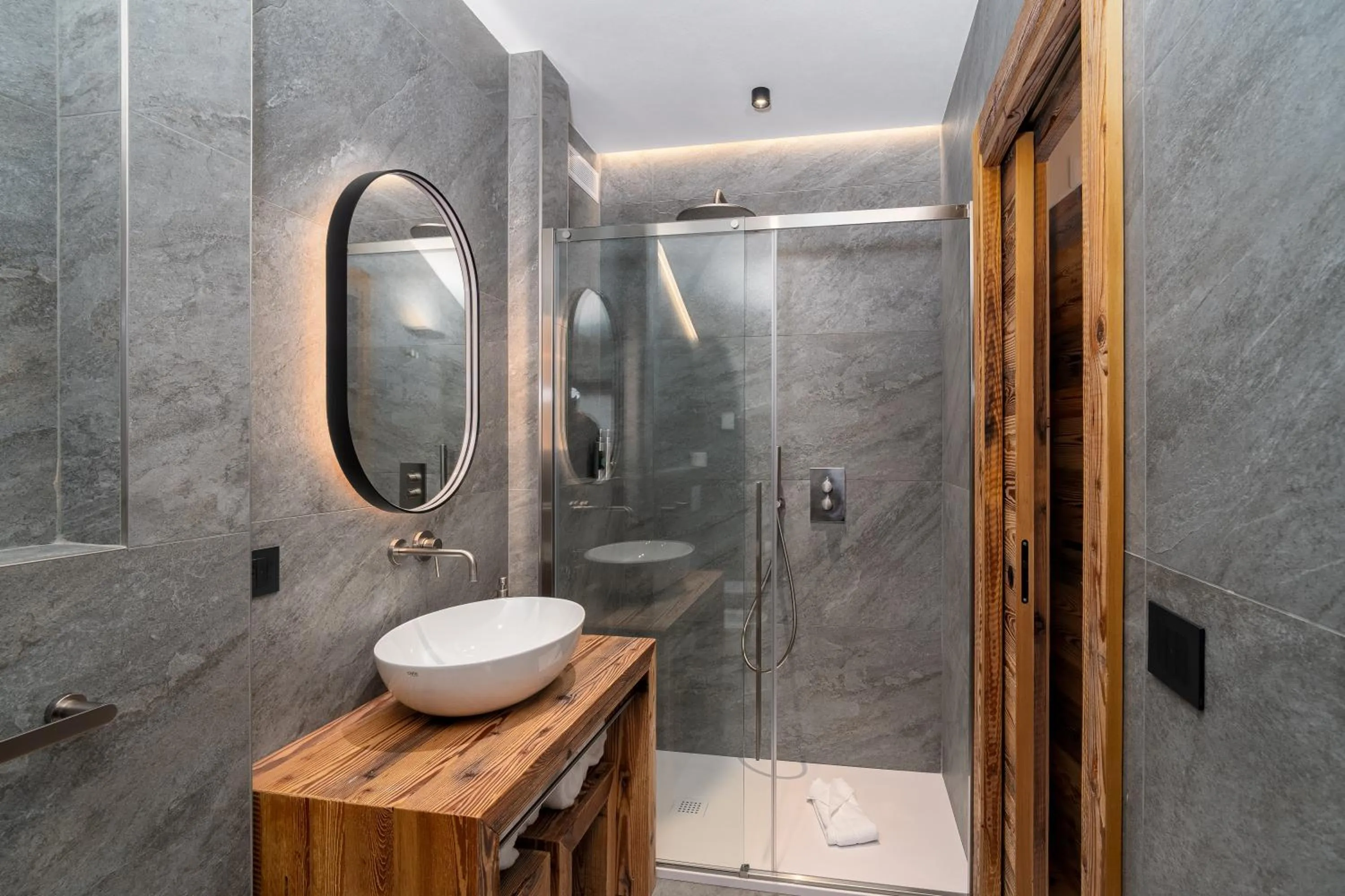 Bathroom in Breithorn Lodge