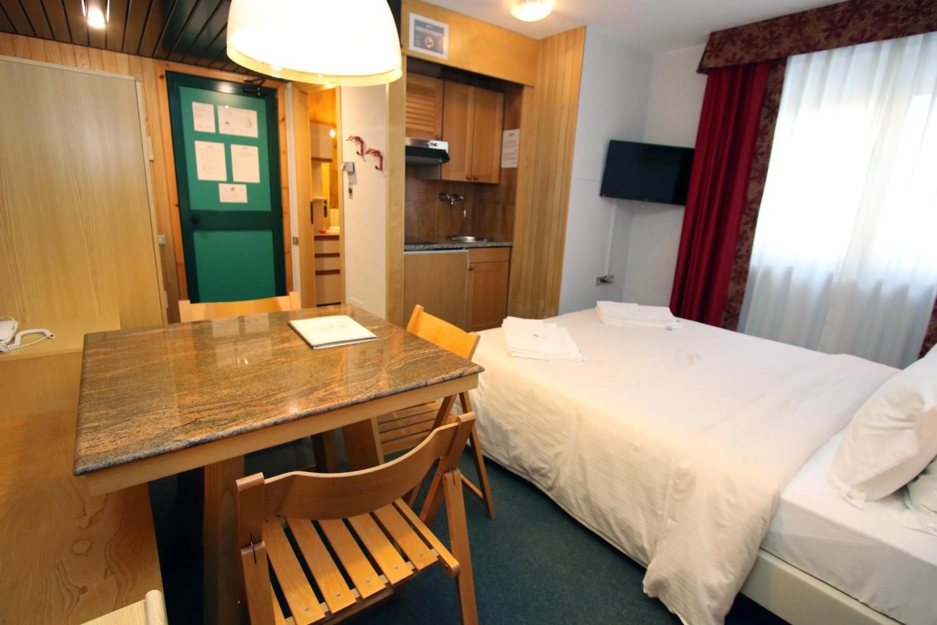 One-Bedroom Apartment (2 Adults + 2 Children) in Residence Les Coupoles