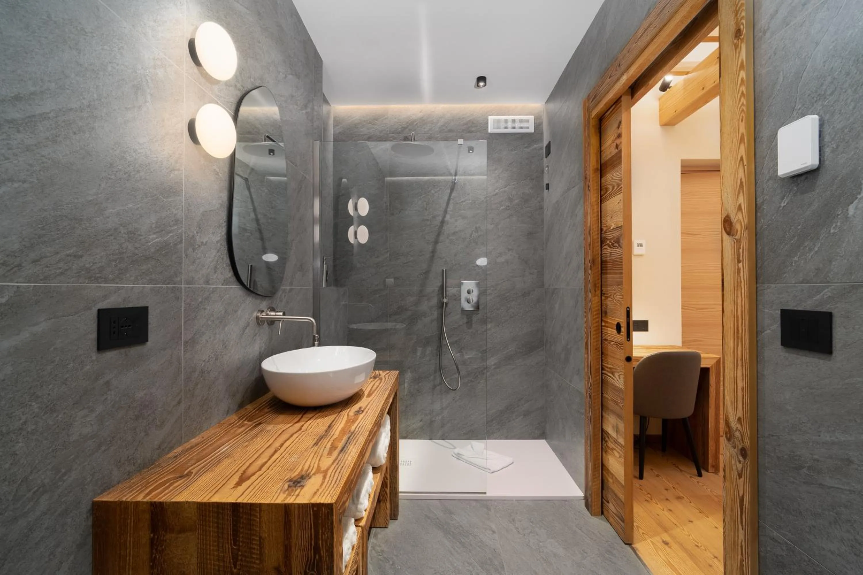Bathroom in Breithorn Lodge