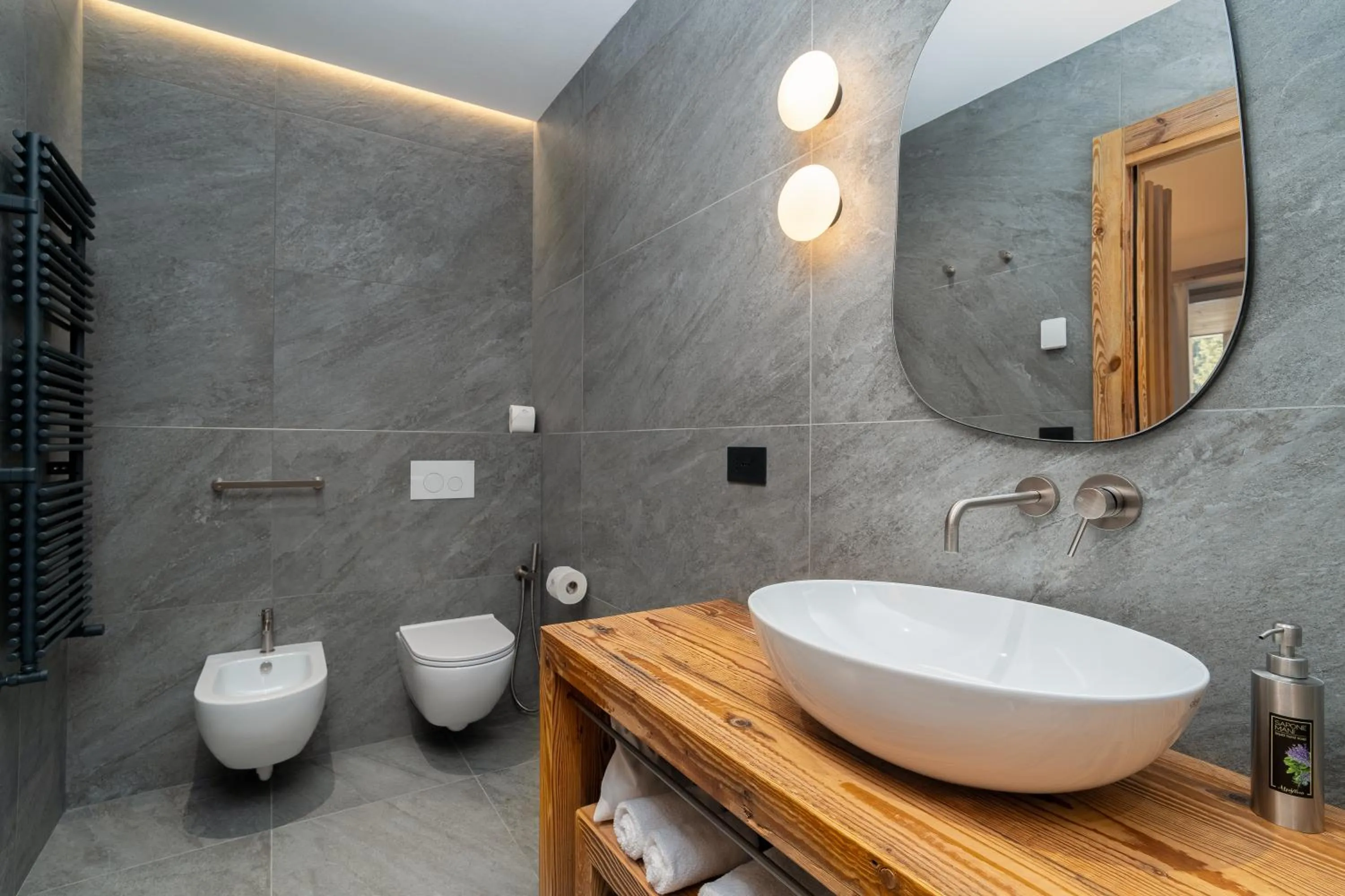 Bathroom in Breithorn Lodge
