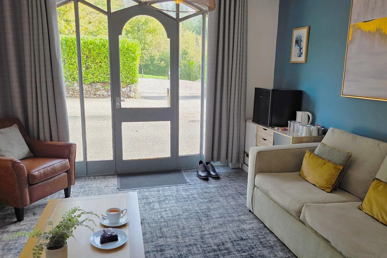 Seating area in Lakeview Manor