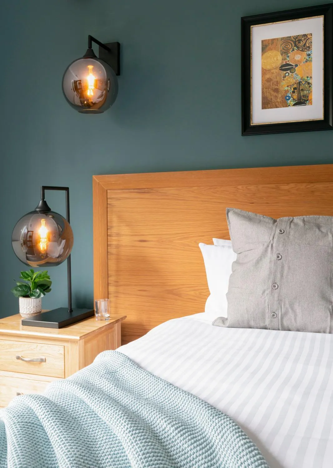 Bed in Lakeview Manor