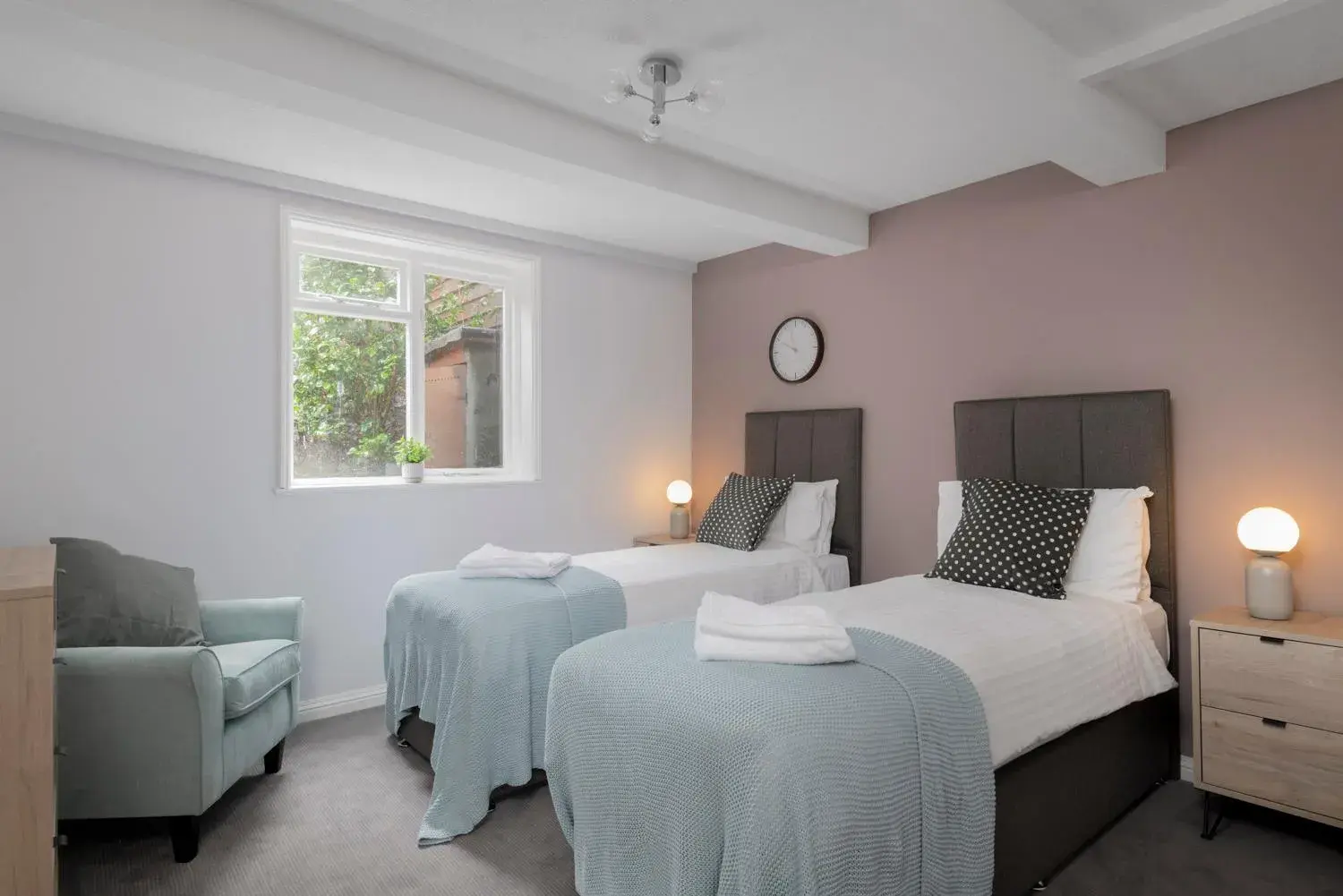 Family Suite (Pet Friendly) in Lakeview Manor Family Suite (Pet Friendly) in Lakeview Manor