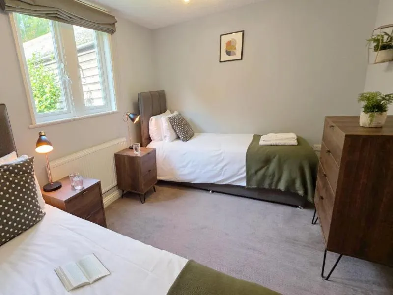 Bedroom, Bed in Lakeview Manor