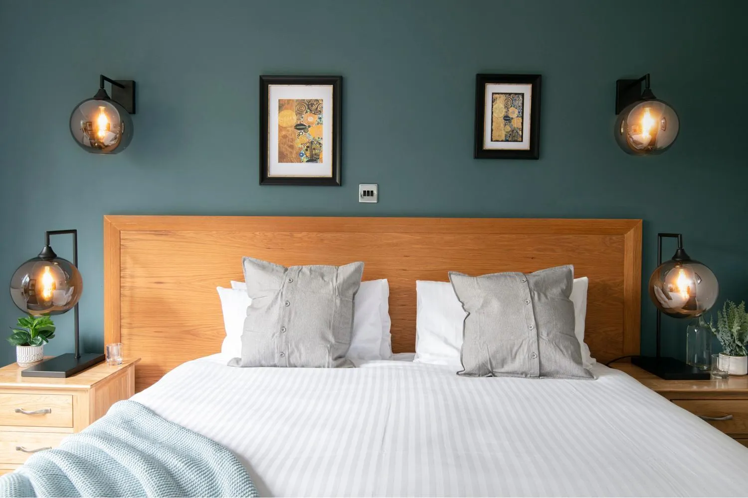 Bed in Lakeview Manor