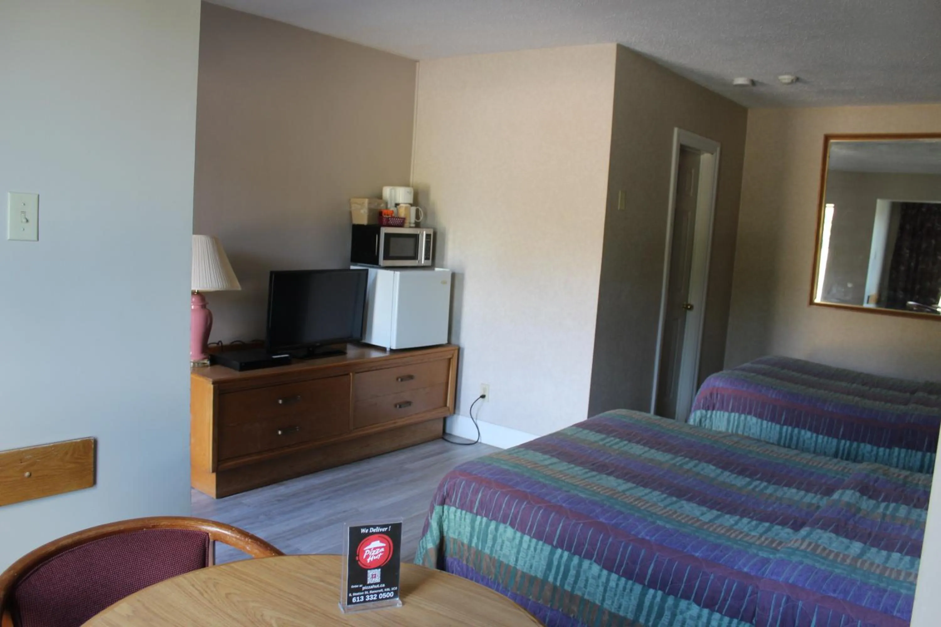 View (from property/room), Bed in Bancroft Inn & Suites