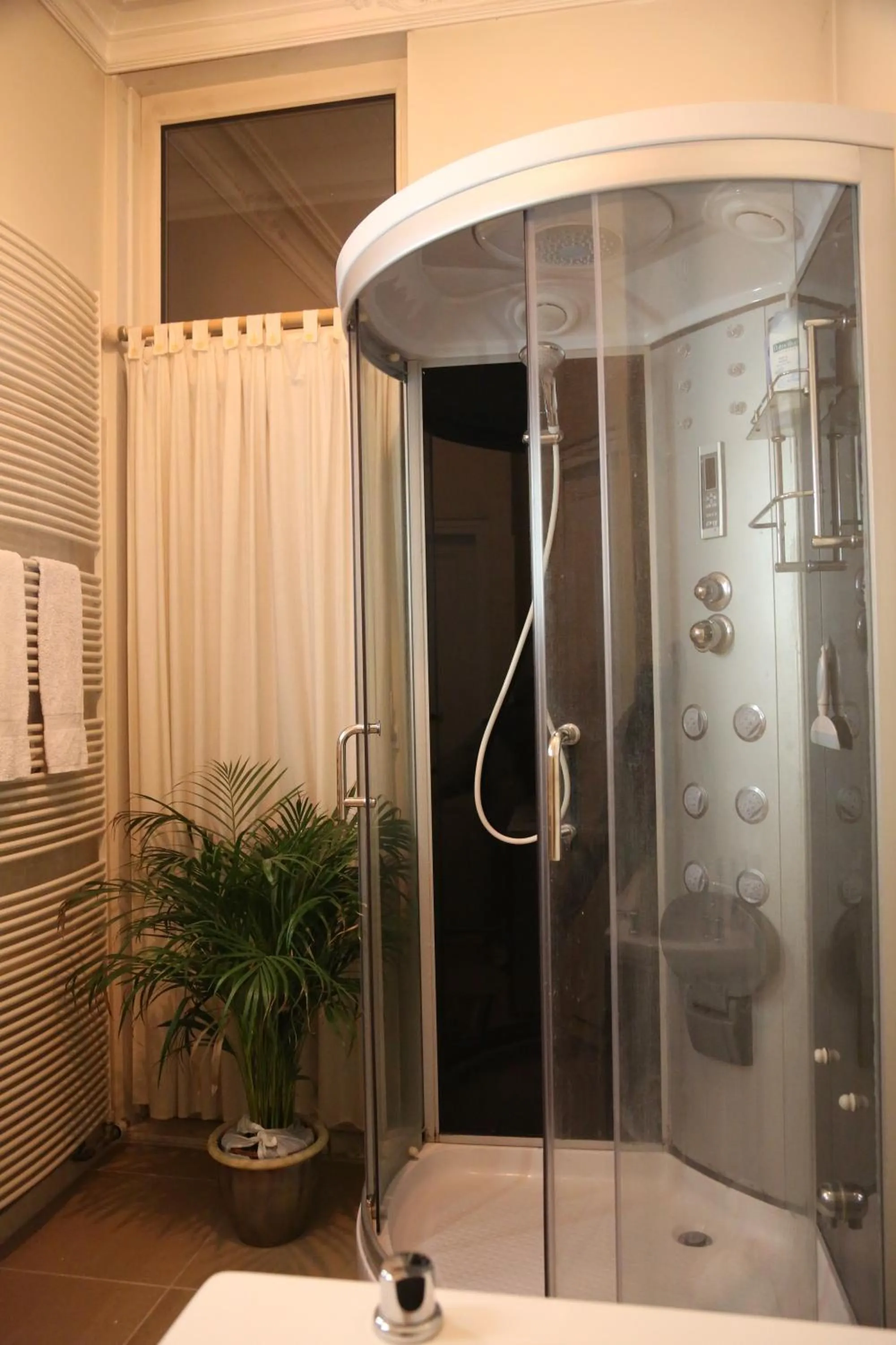 Bathroom in Antonius Bed and Breakfast