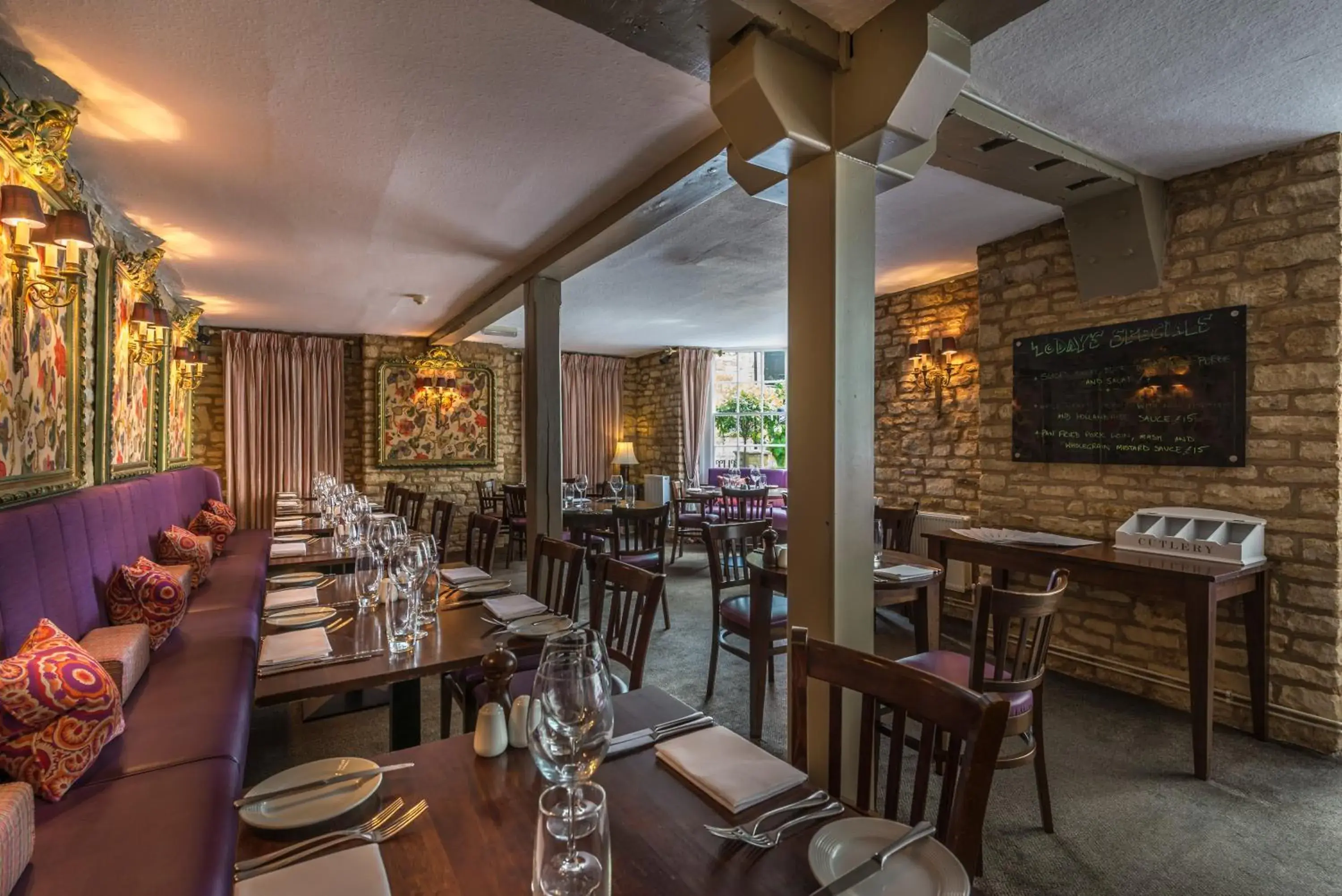 Restaurant/Places to Eat in The White Hart Royal, Moreton-in-Marsh, Cotswolds
